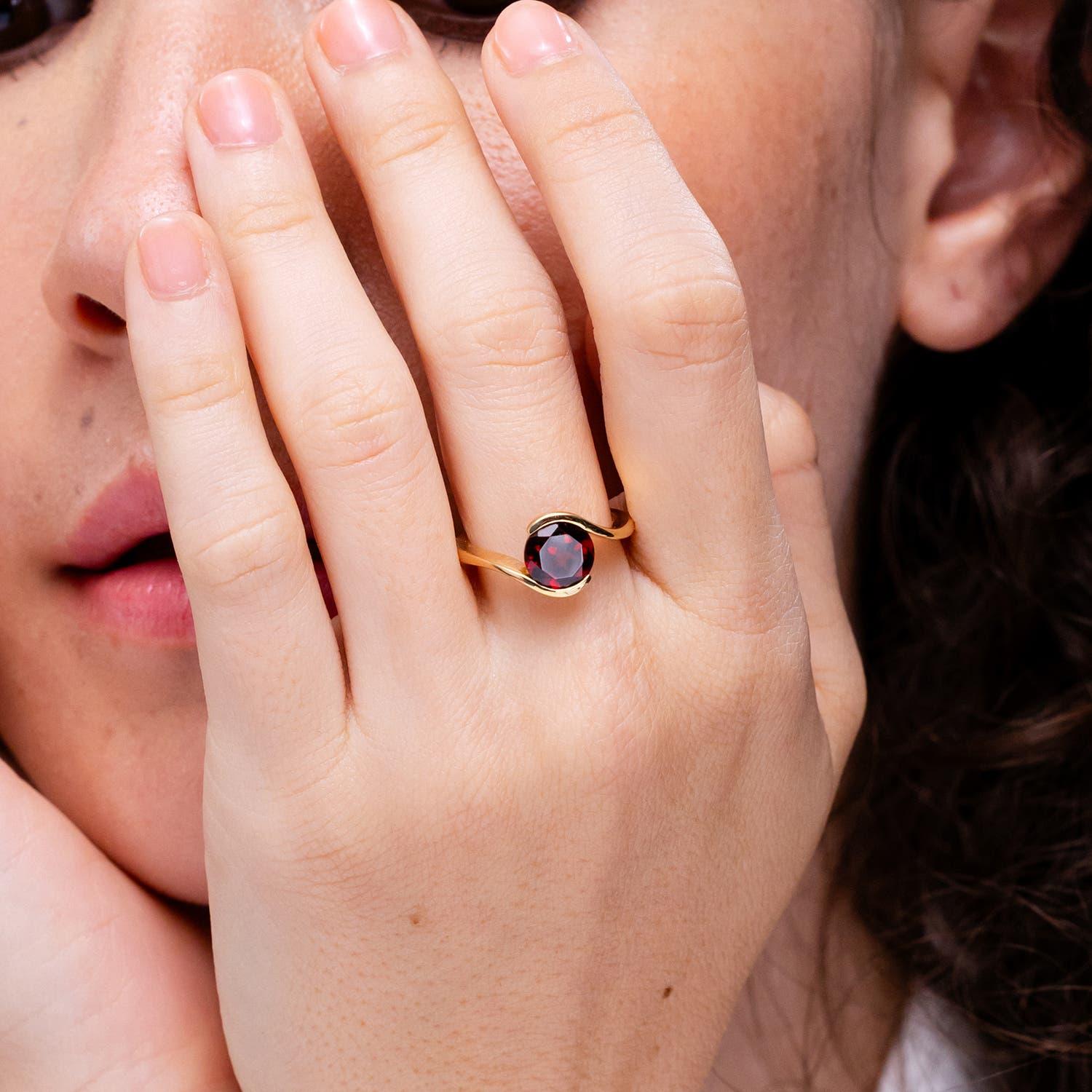 Modern Angara Natural Semi Bezel-Set Solitaire Round 2.2ct Garnet Ring 14K Solid Gold For Sale