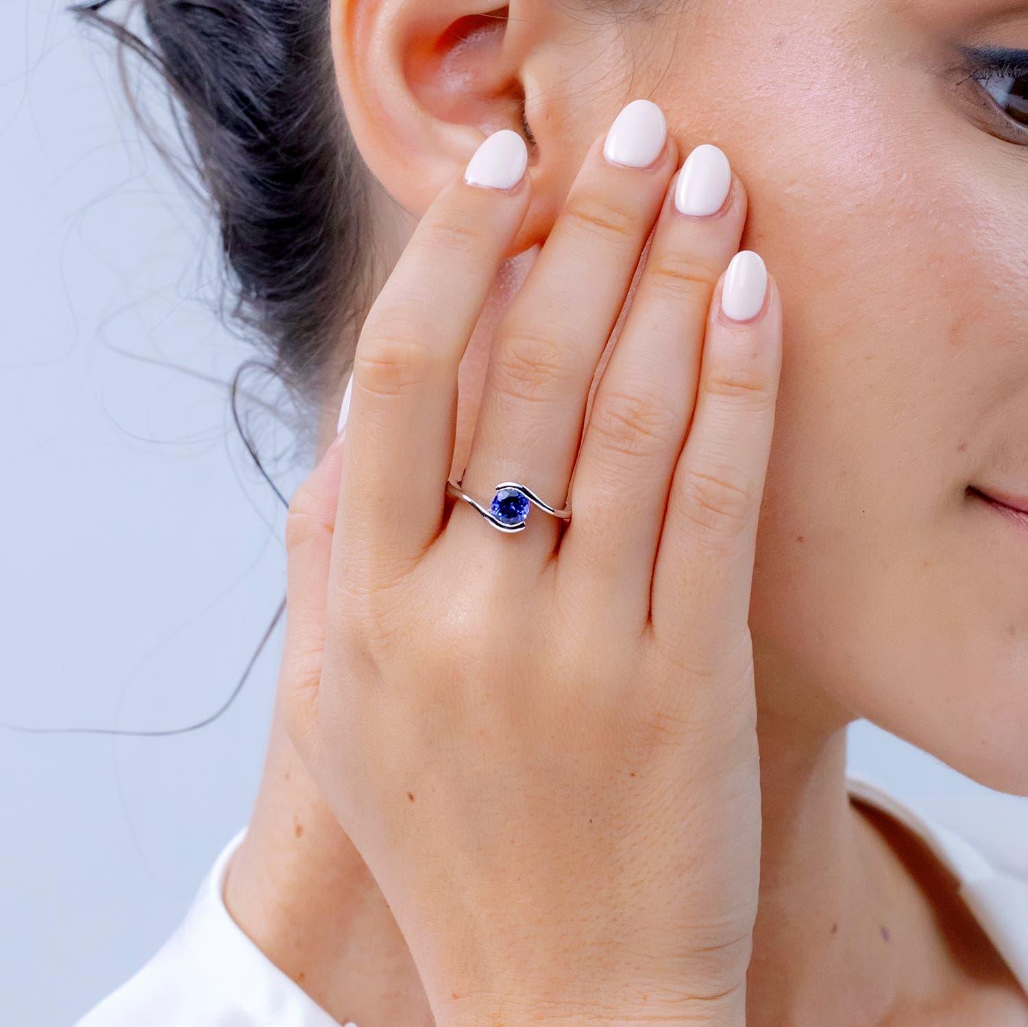 Angara natürlichen Semi Lünette-Set Solitär Runde Tansanit Ring in 14K massivem Gold (Moderne) im Angebot