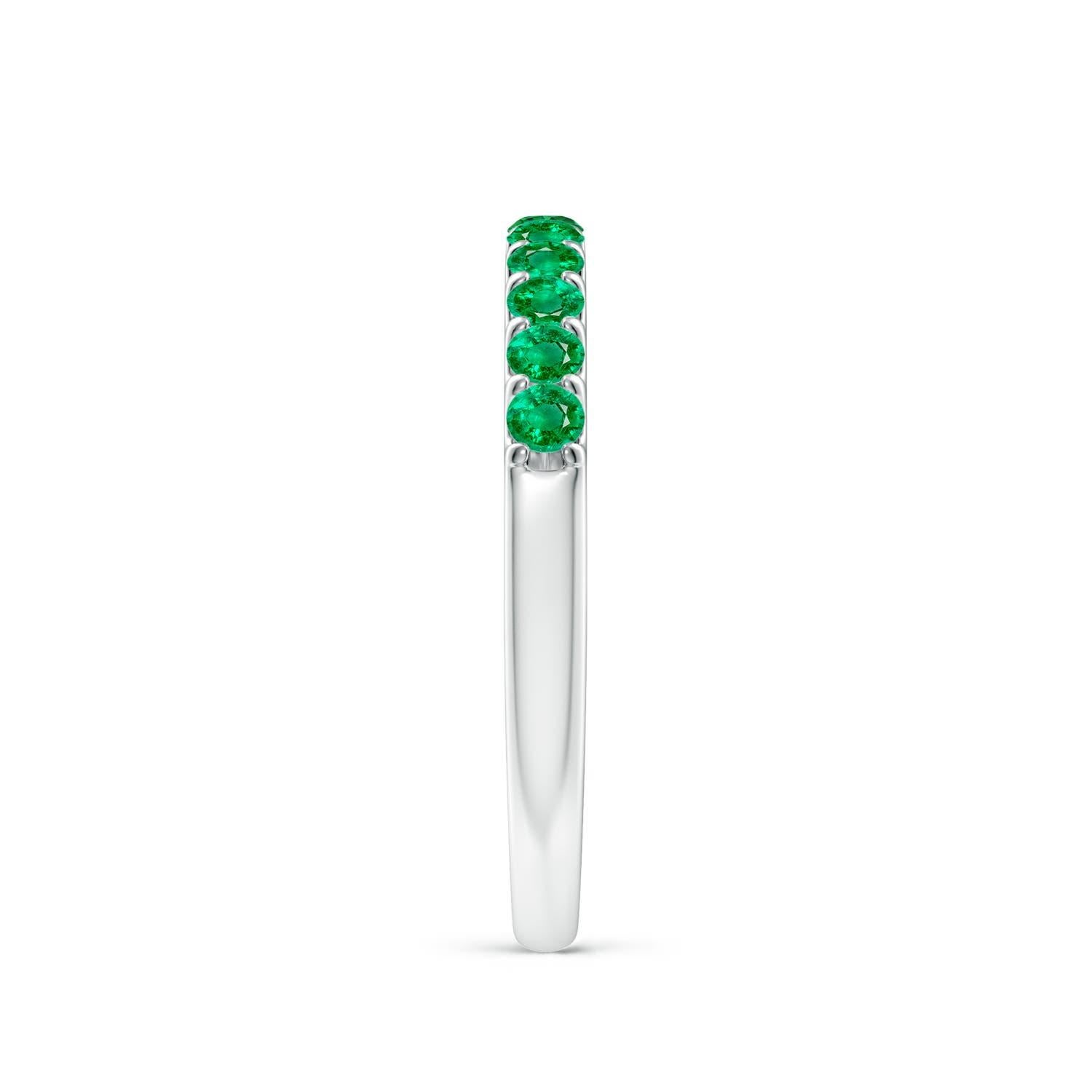 Angara Alianza de boda de oro macizo de 14 quilates con esmeralda natural compartida engastada en garras Corte redondo en venta