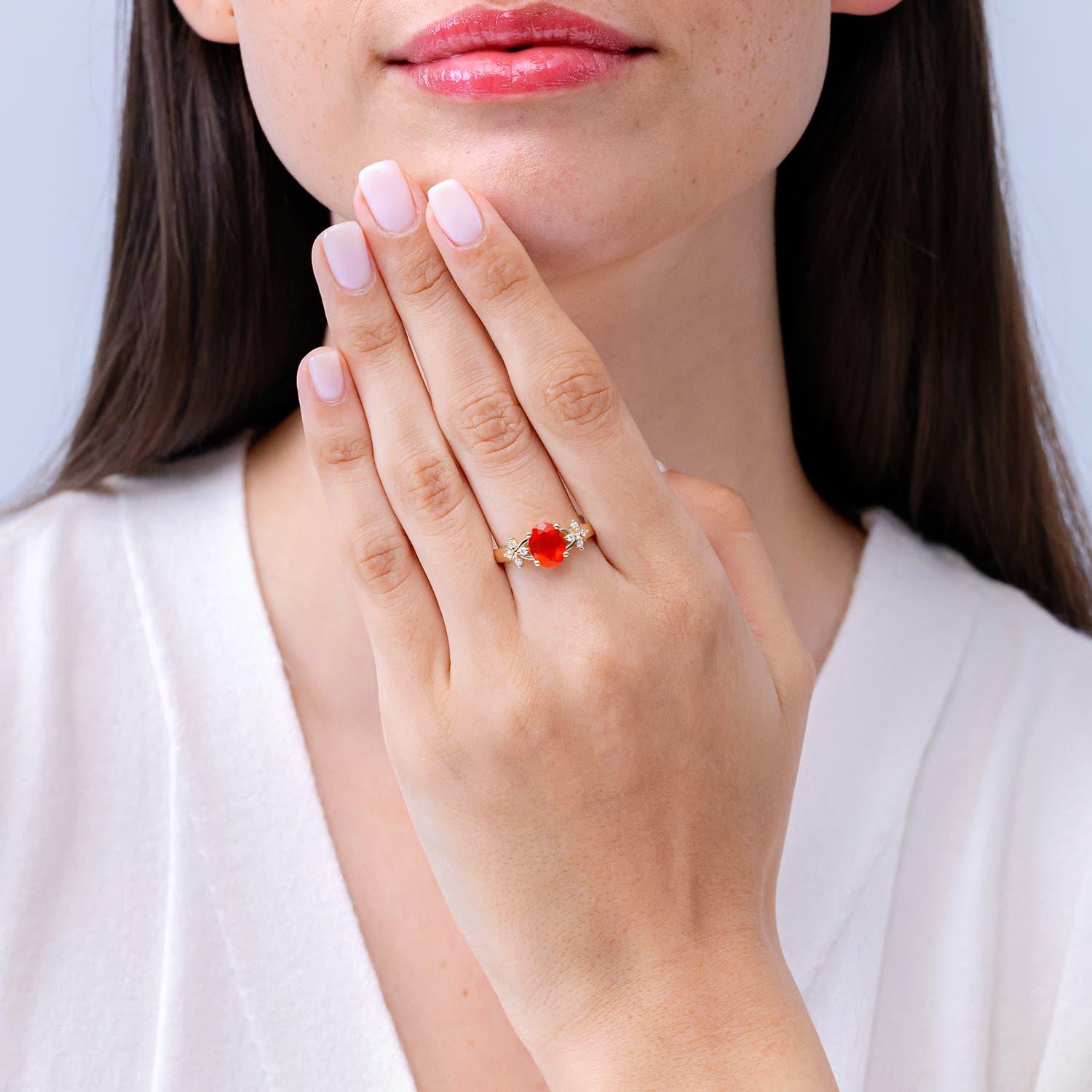 Taille ovale Angara Bague solitaire en or massif 14K de 1,1 ct d'opale de feu avec diamants en vente