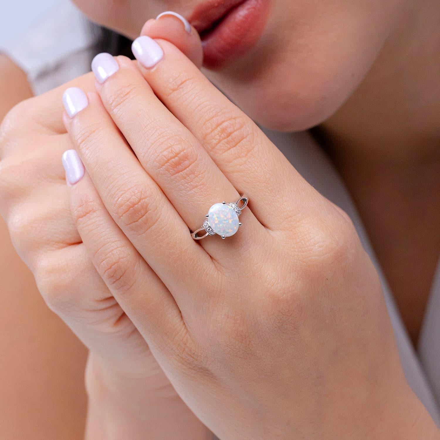Moderno Anello Angara con solitario naturale di opale da 1,45 carati e diamanti in oro massiccio 14K in vendita