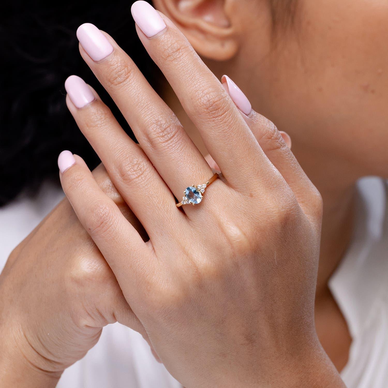 Anillo de Promesa Angara Solitario Natural Aguamarina y Diamante en Oro Macizo de 14K Moderno en venta