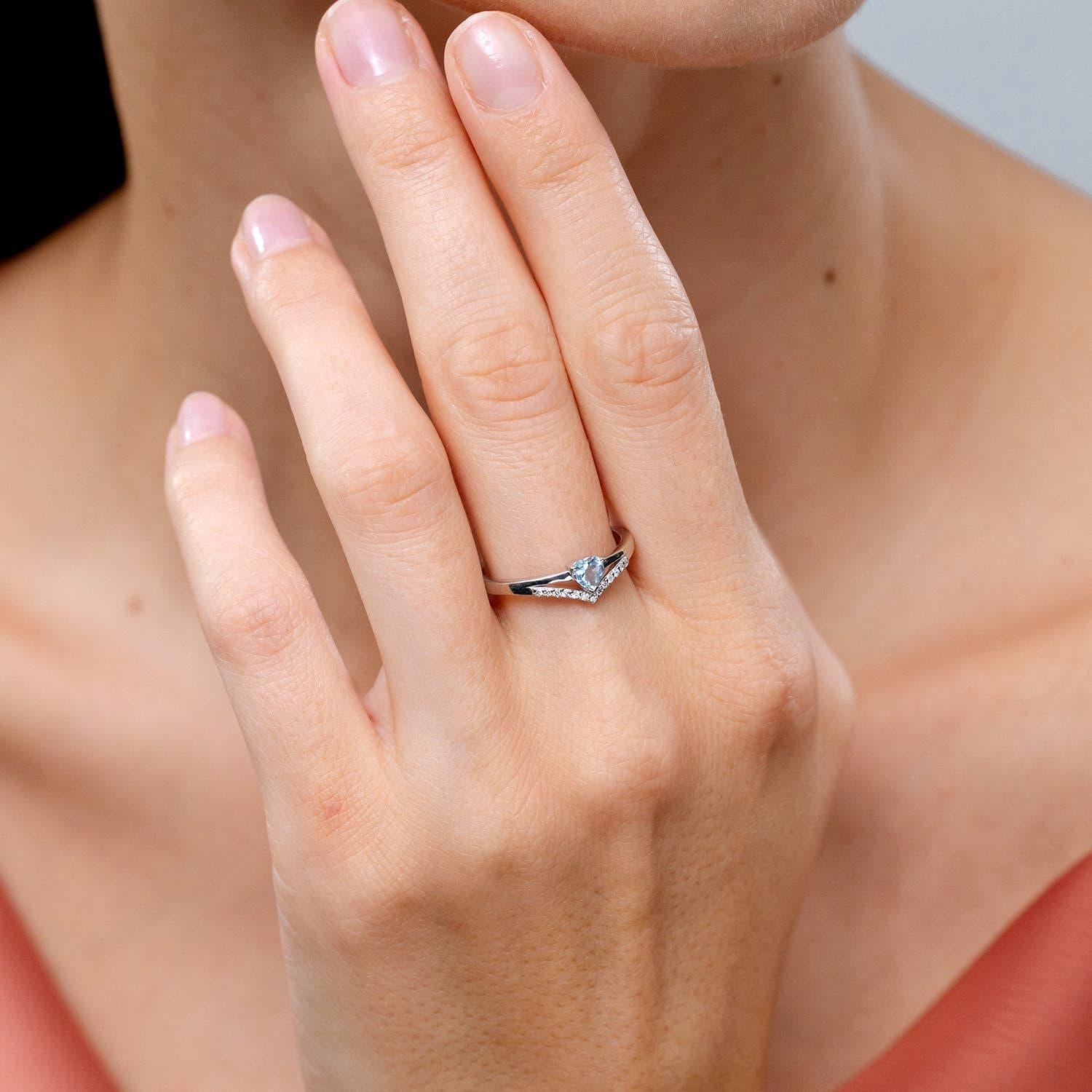 Angara natürlichen Solitär Herz Aquamarin und Diamant-Ring in 14K massivem Gold (Moderne) im Angebot
