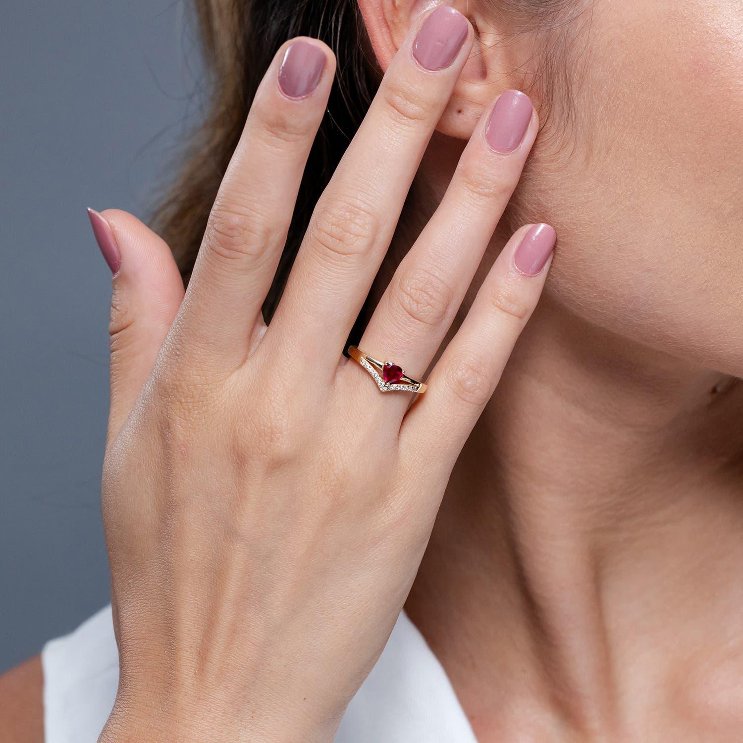 Anillo Angara de oro macizo de 14 quilates con diamantes y rubí solitario natural en forma de corazón Moderno en venta