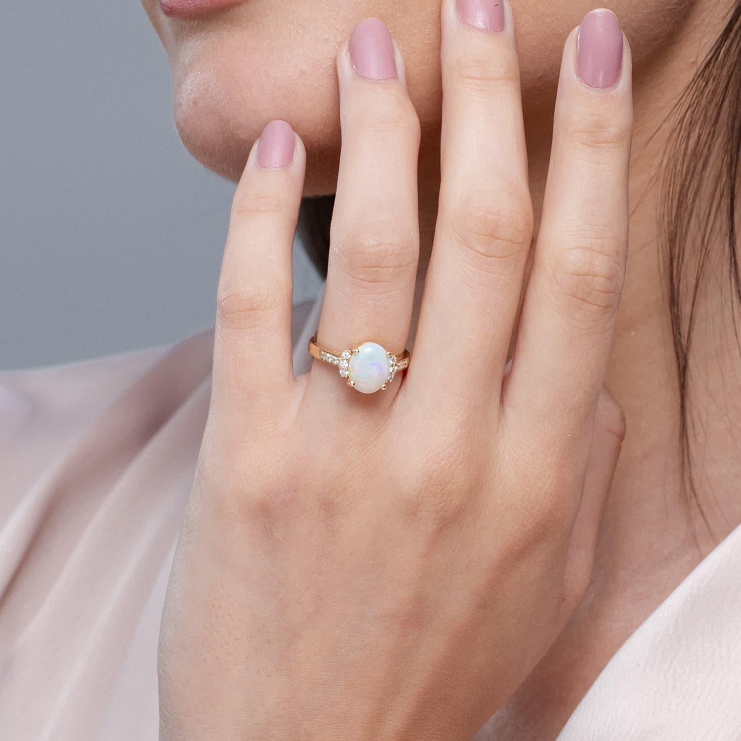 Angara natürlichen Solitär Oval 1,45 ct Opal und Diamant-Ring in 14K Solid Gold (Moderne) im Angebot