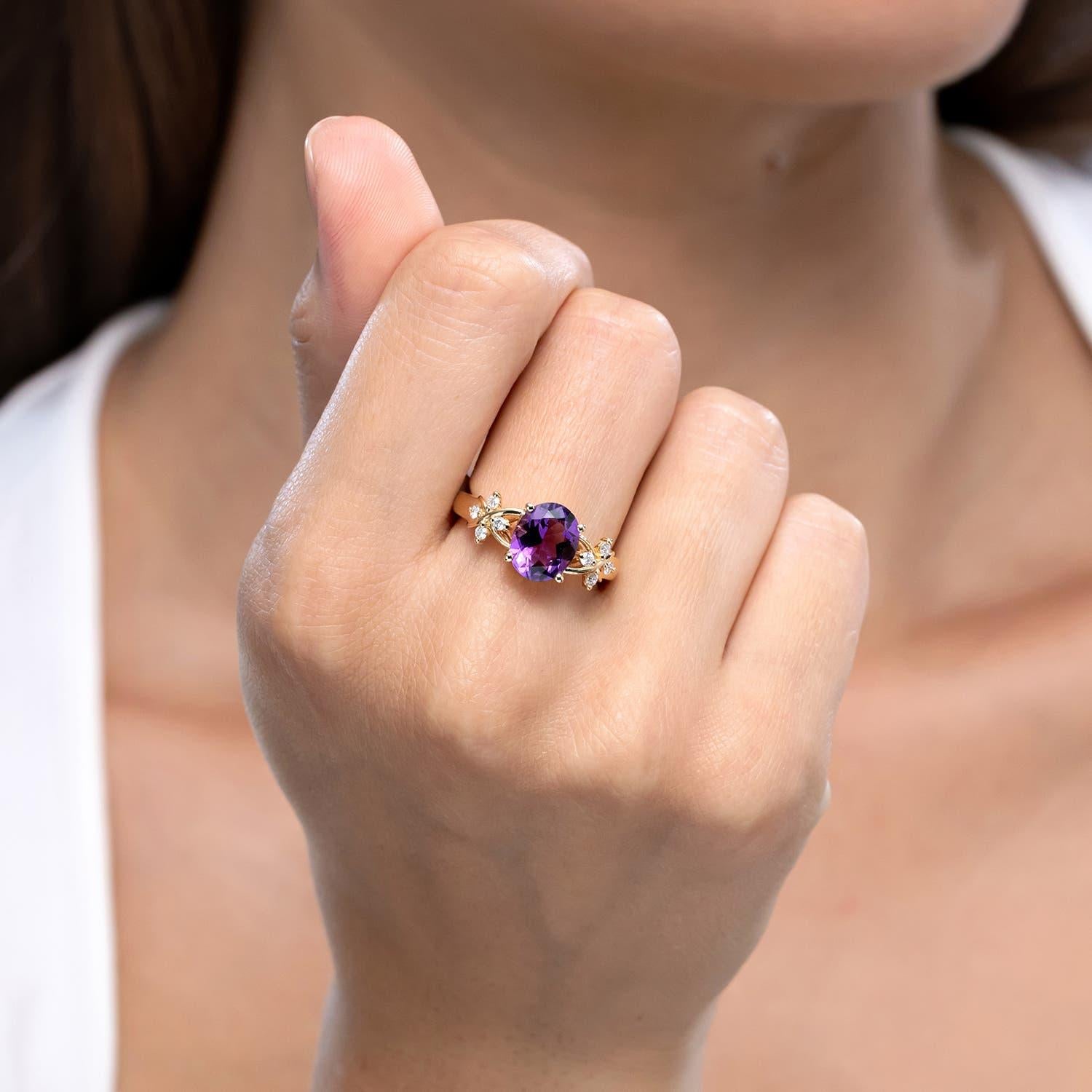 Angara natürlichen Solitär Oval 2,28 ct Amethyst Ring mit Diamanten 14K Solid Gold (Moderne) im Angebot