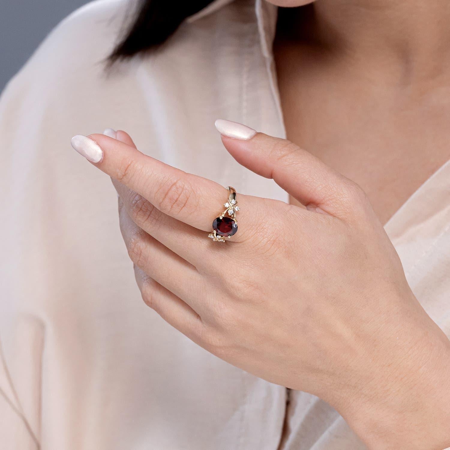 Oval Cut Angara Natural Solitaire Oval 2.95ct Garnet Ring with Diamonds in 14K Solid Gold For Sale
