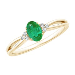 Anello di fidanzamento Angara con solitario naturale e smeraldo ovale con gambo diviso in oro 14K