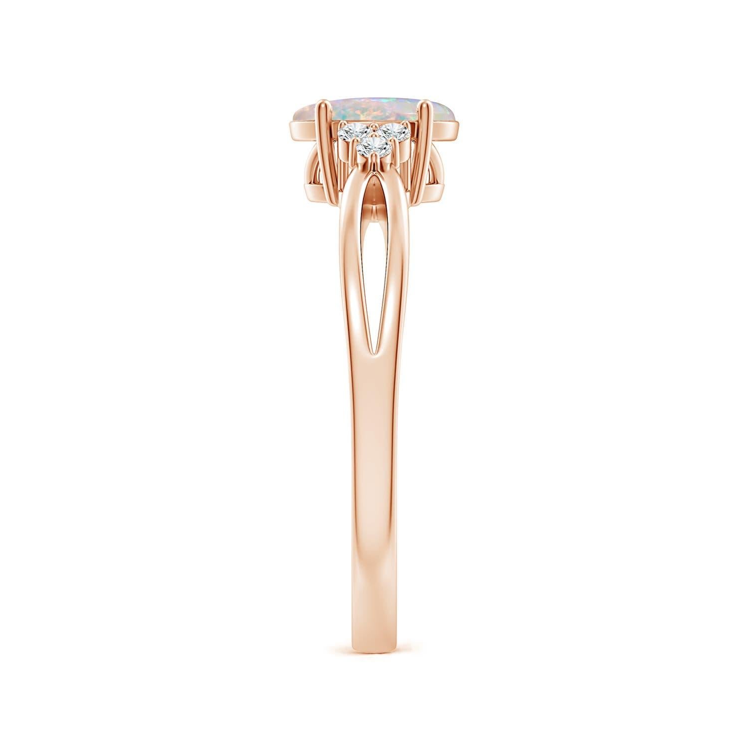 Anello Angara con Opale ovale solitario naturale e Trio di diamanti in oro massiccio 14 carati In condizioni Nuovo in vendita a Los Angeles, CA