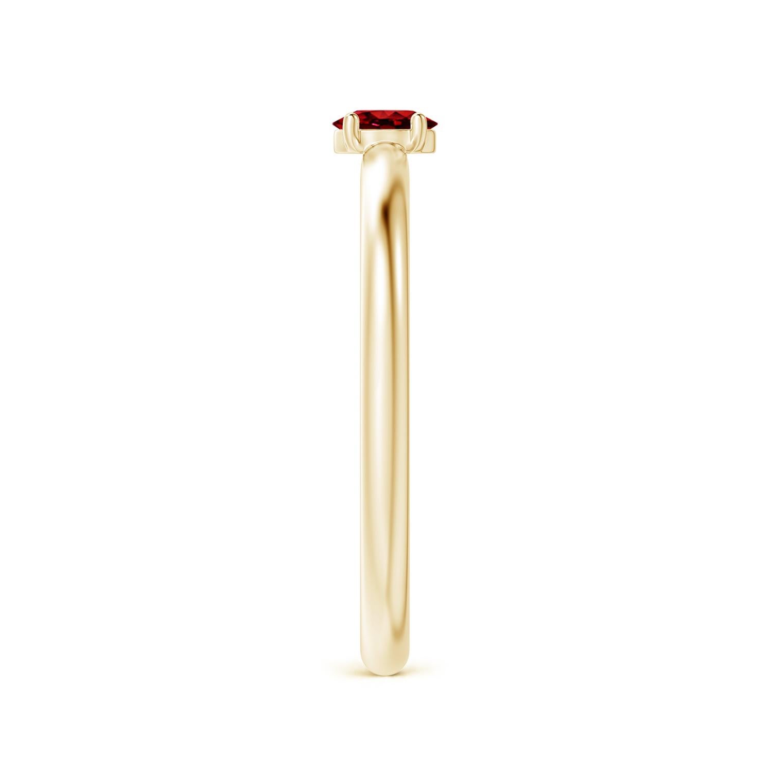 En vente :  ANGARA Bague solitaire ovale avec promesse en or jaune 14 carats et rubis de 0,20 carat 5