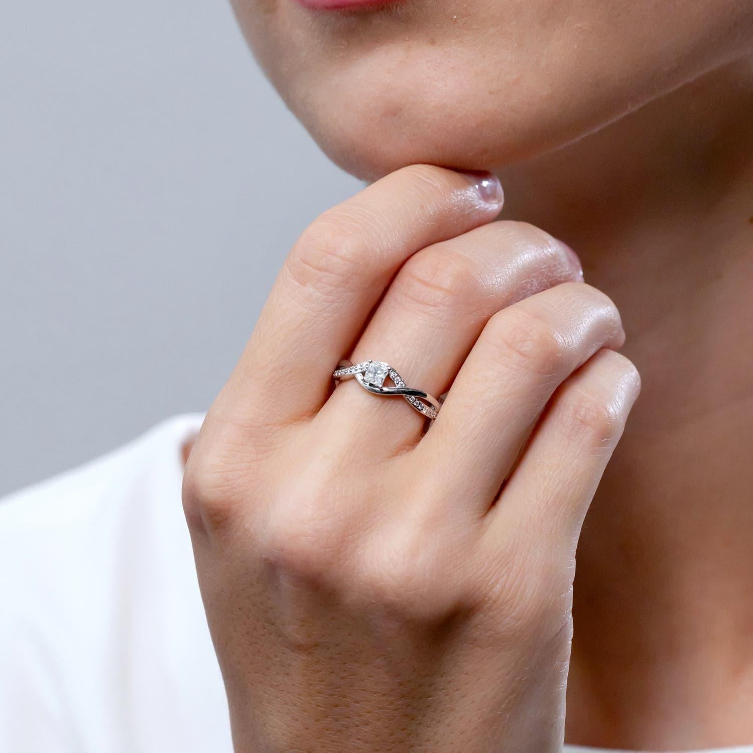 Angara Natürlicher Solitär Diamantring mit Prinzessinnenschliff aus massivem 14K Gold (Carréschliff) im Angebot