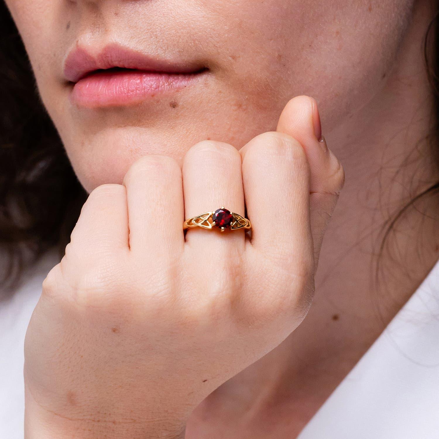Round Cut Angara Natural Solitaire Round 1 ct Garnet Celtic Knot Ring in 14K Solid Gold For Sale