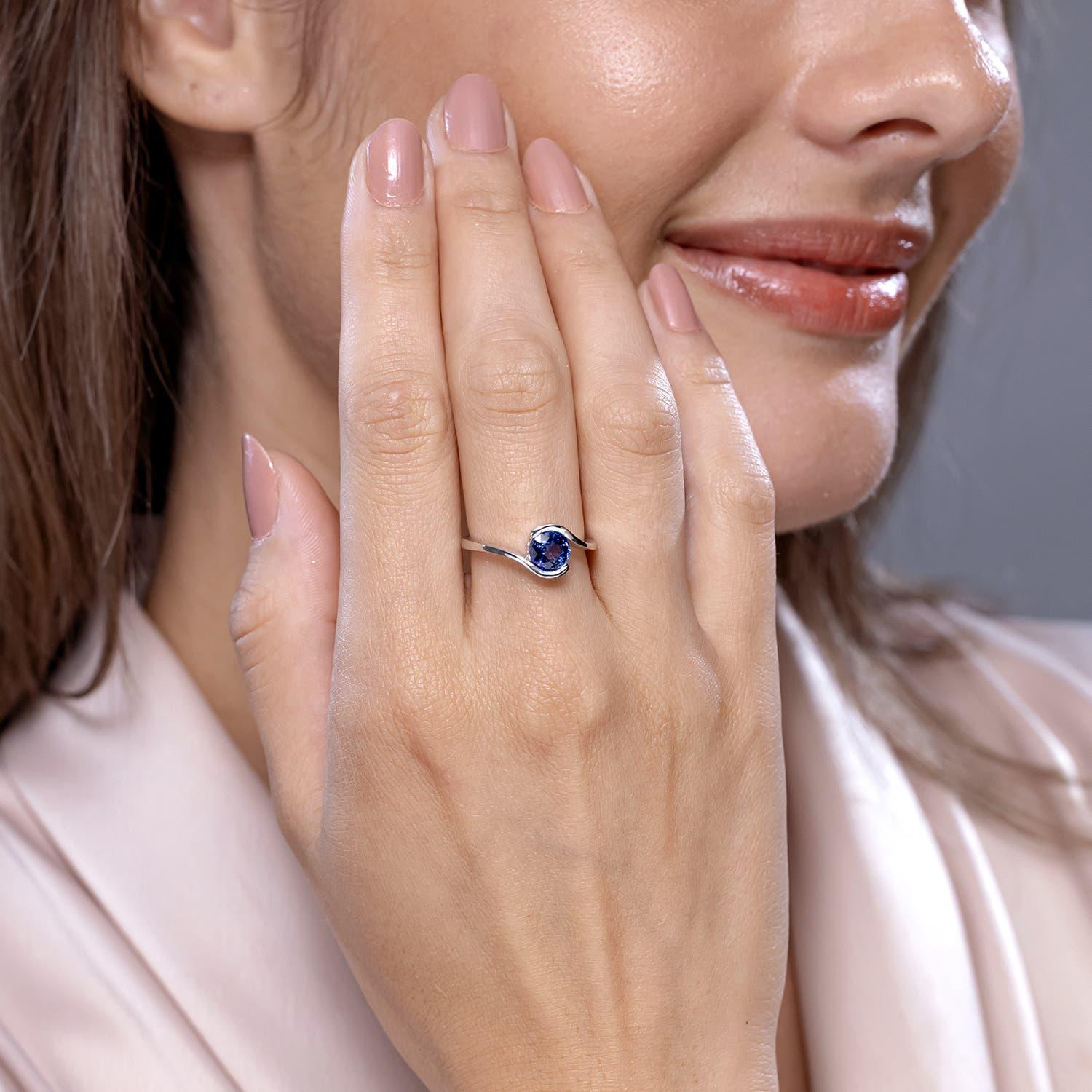 Angara natürlichen Solitär Runde 1,2ct blauer Saphir Bypass Ring in 14K massivem Gold (Moderne) im Angebot