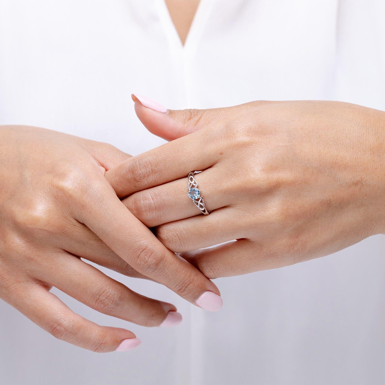Modern Angara Natural Solitaire Round Aquamarine Knot Engagement Ring in 14K Solid Gold For Sale