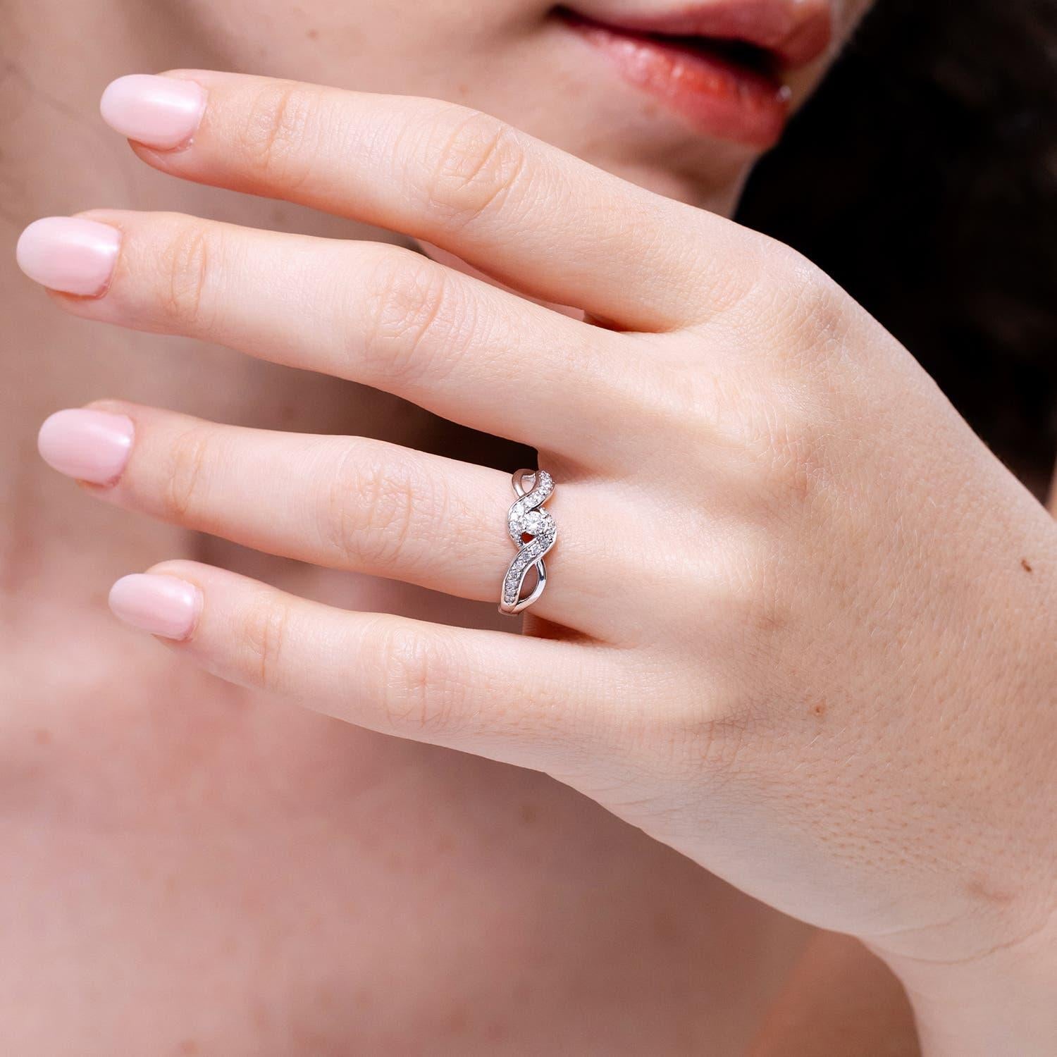Angara natürlichen Solitär runden Diamanten Unendlichkeit Versprechen Ring in 14K massivem Gold (Moderne) im Angebot