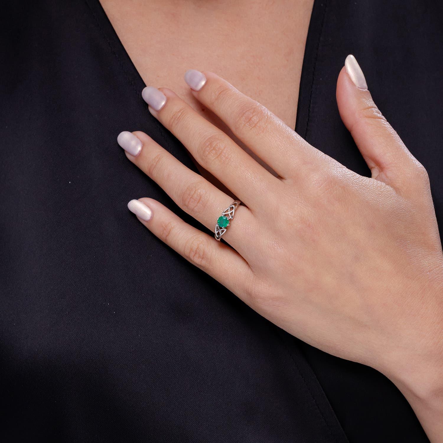 Modern Angara Natural Solitaire Round Emerald Celtic Knot Ring in 14K Solid Gold For Sale