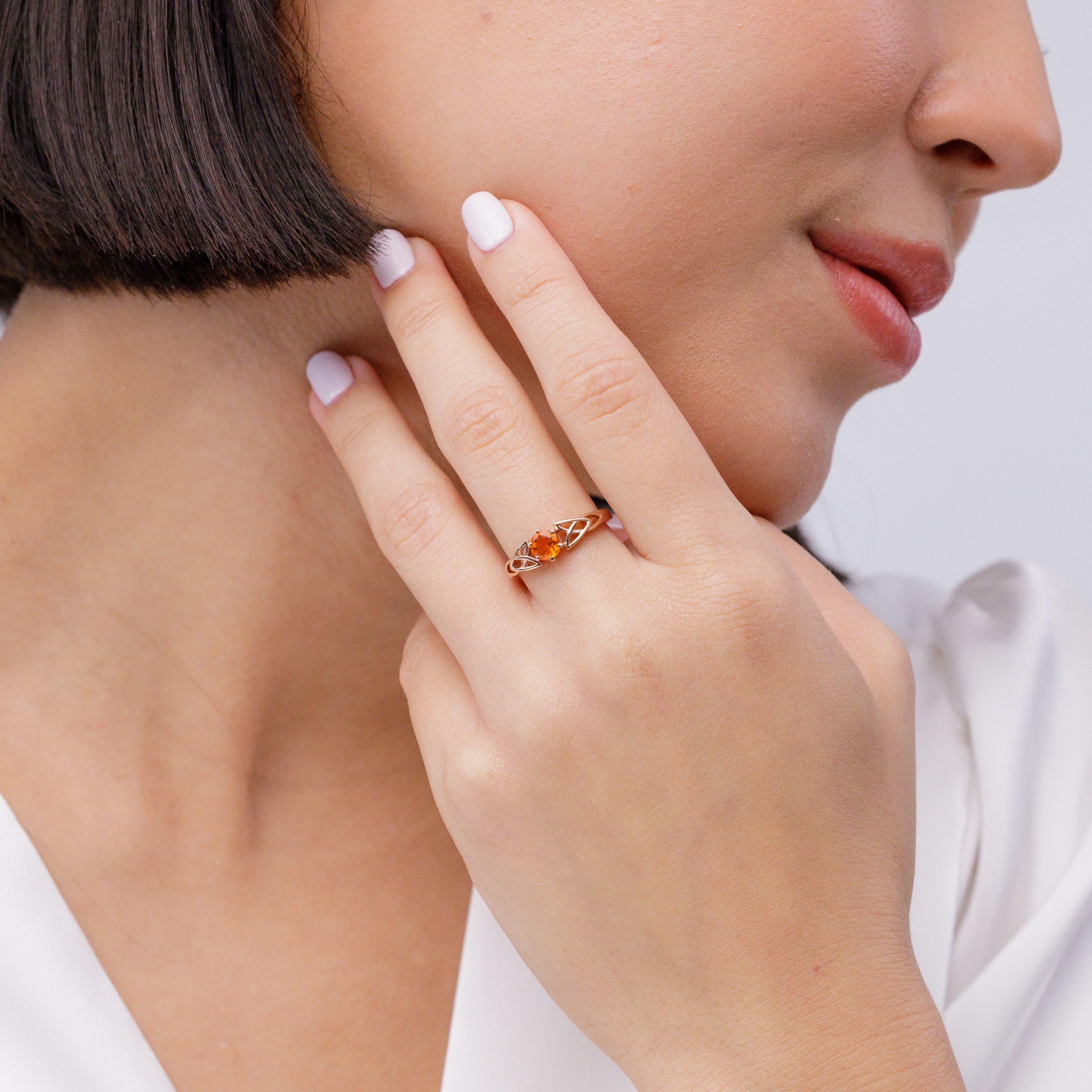 Angara natürlichen Solitär runden Feuer Opal keltischen Knoten Ring in 14K massivem Gold (Moderne) im Angebot
