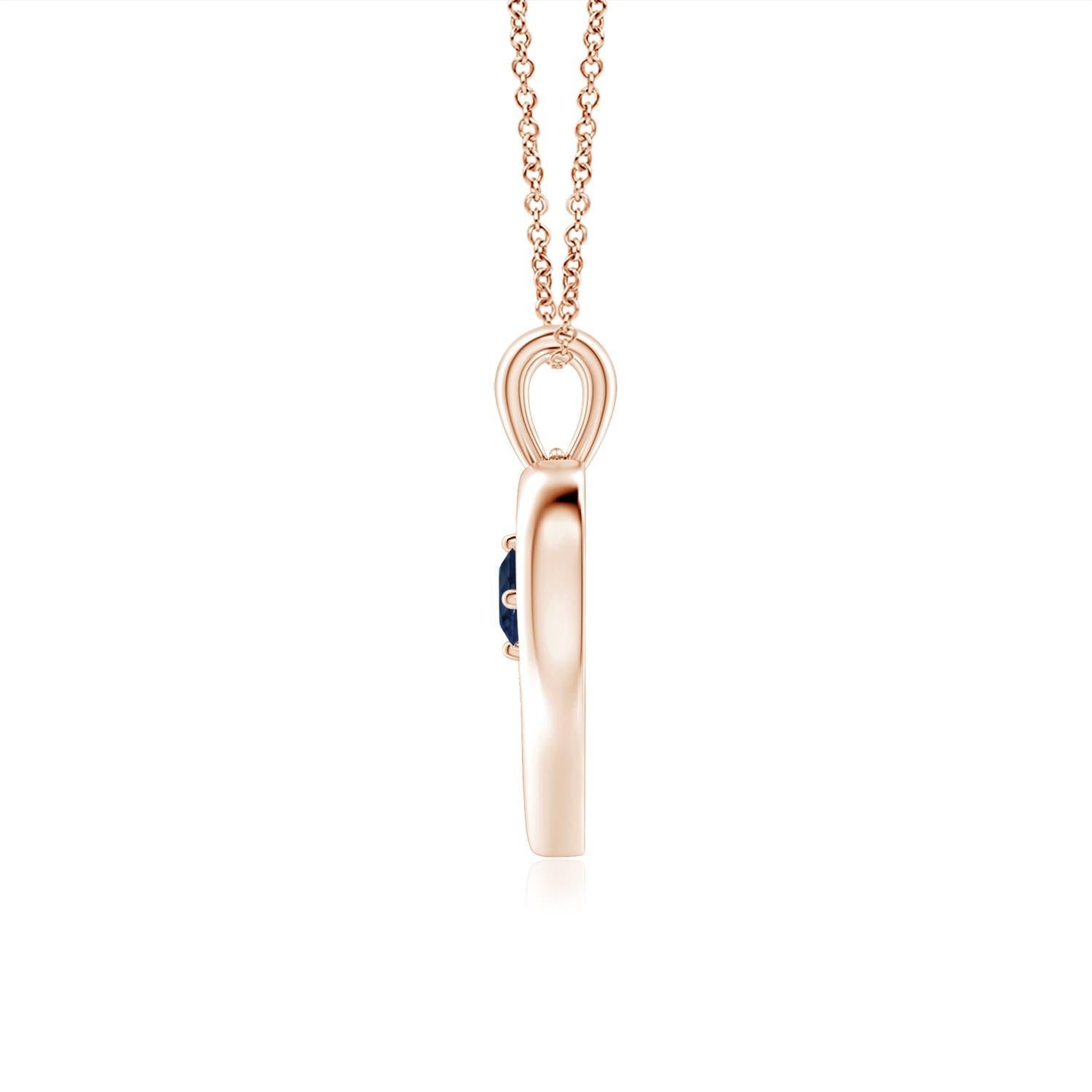 Ce resplendissant pendentif à cœur ouvert en or rose 14k serti de saphirs est à la fois simple et magnifique. L'agréable pierre précieuse bleue semble hypnotisante en combinaison avec le cadre lustré en forme de cœur ouvert.
Le saphir bleu est la