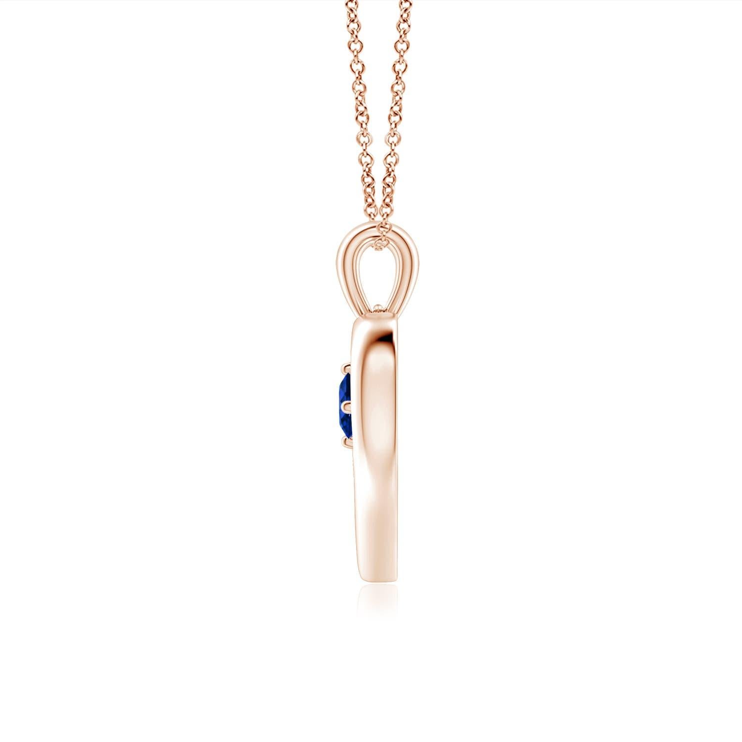 Ce resplendissant pendentif à cœur ouvert en or rose 14k serti de saphirs est à la fois simple et magnifique. L'agréable pierre précieuse bleue semble hypnotisante en combinaison avec le cadre lustré en forme de cœur ouvert.
Le saphir bleu est la