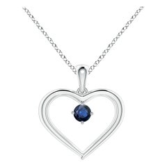 Pendentif en or blanc 14K avec saphir rond solitaire naturel et cœur ouvert Angara