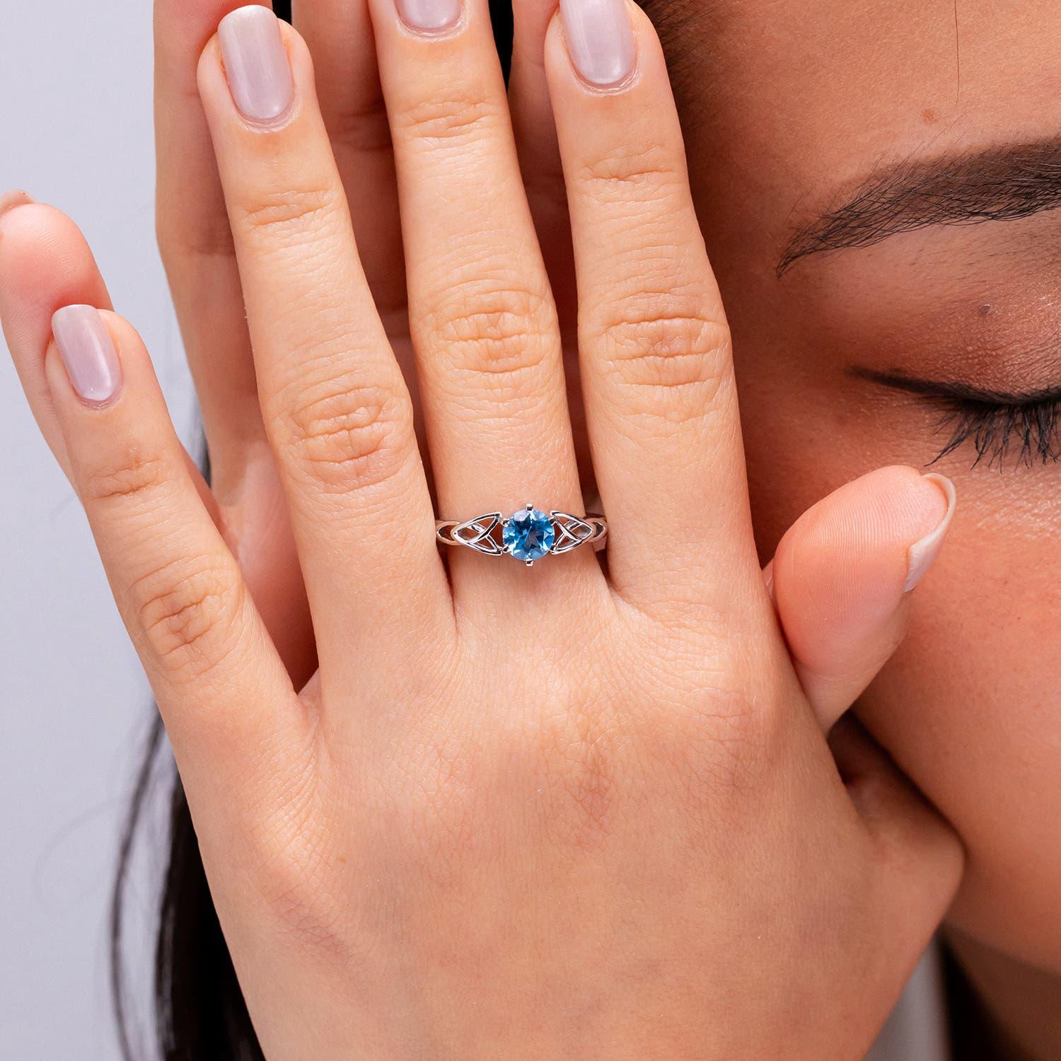 Modern Angara Natural Solitaire Round Swiss Blue Topaz Knot Ring in 14K Solid Gold For Sale