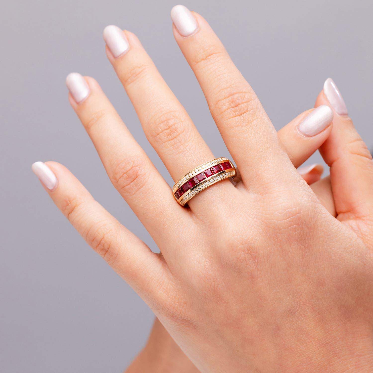 Angara Natural Square 1,8 ct Rubin und Diamant Eternity Band in 14K massivem Gold (Carréeschliff) im Angebot