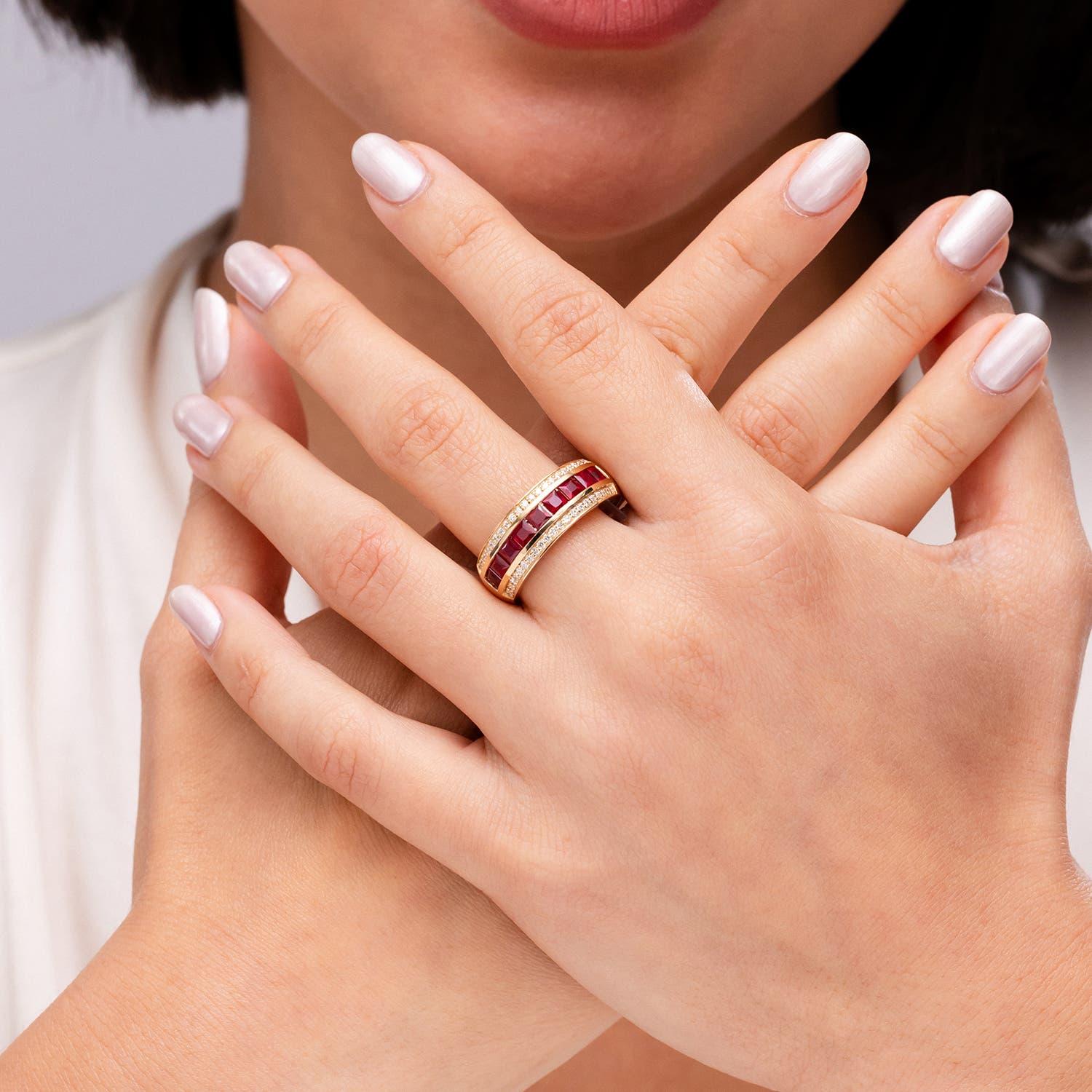 Angara Natural Square 1,8 ct Rubin und Diamant Eternity Band in 14K massivem Gold im Zustand „Neu“ im Angebot in Los Angeles, CA