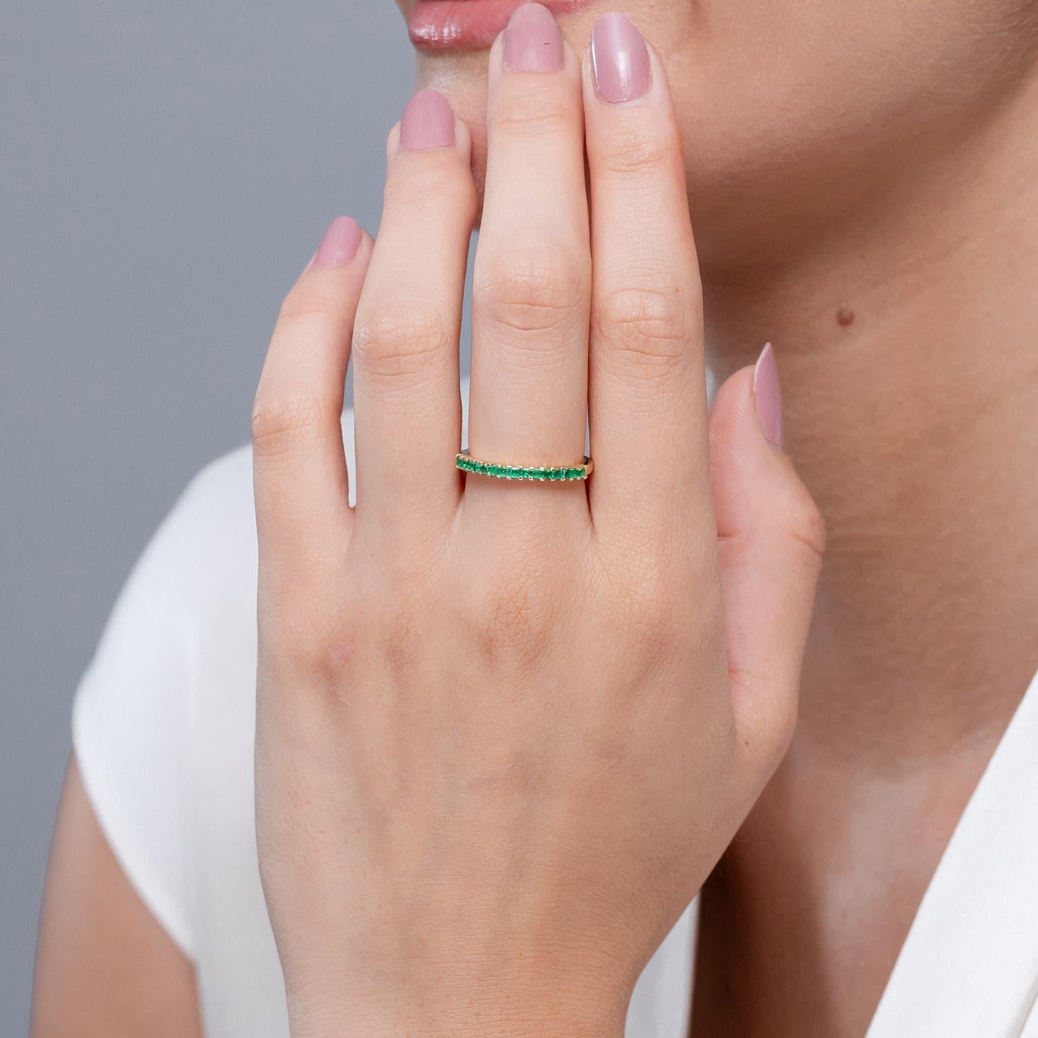 Anillo de boda clásico con esmeralda cuadrada natural Angara en oro macizo de 14 quilates Moderno en venta
