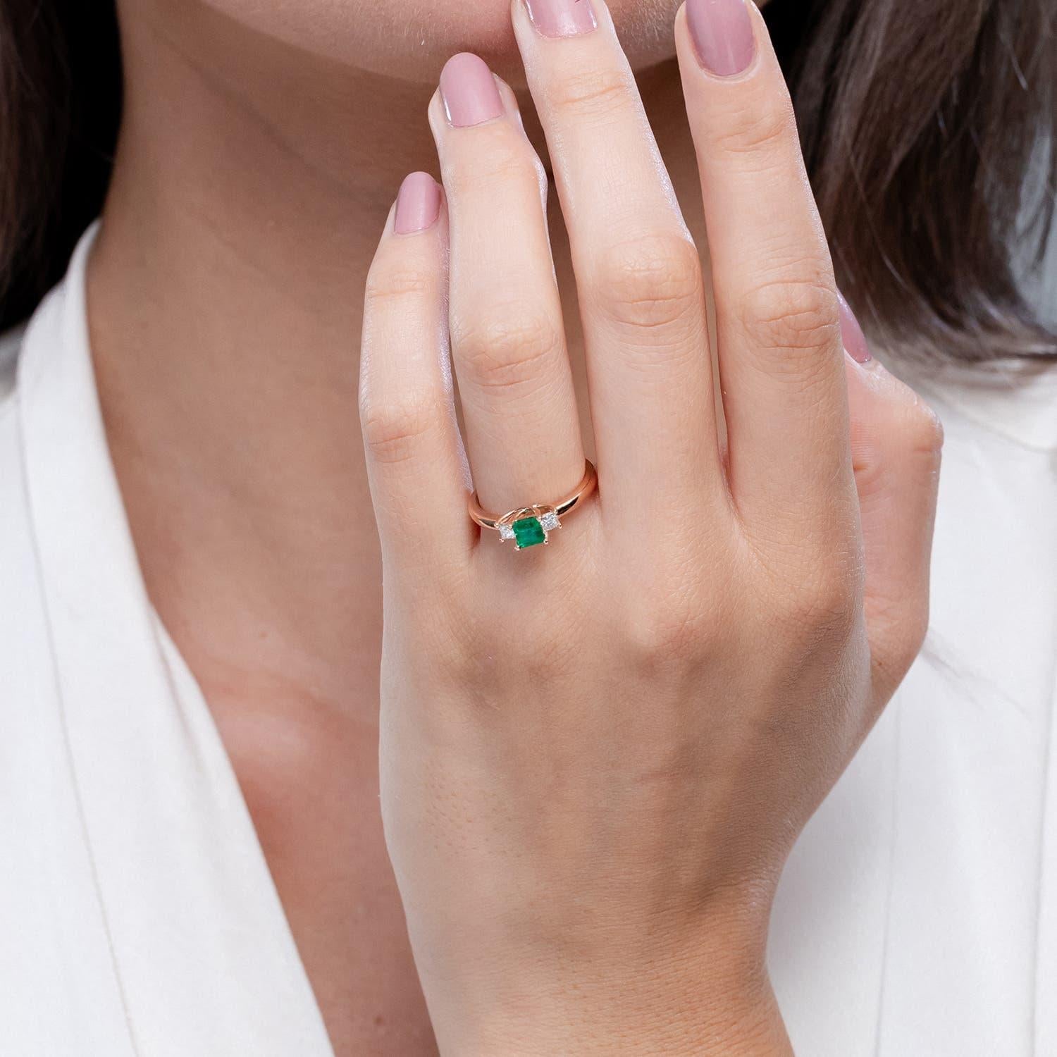 Angara Anillo de compromiso de esmeralda cuadrada natural y diamante princesa Oro macizo de 14 quilates Moderno en venta