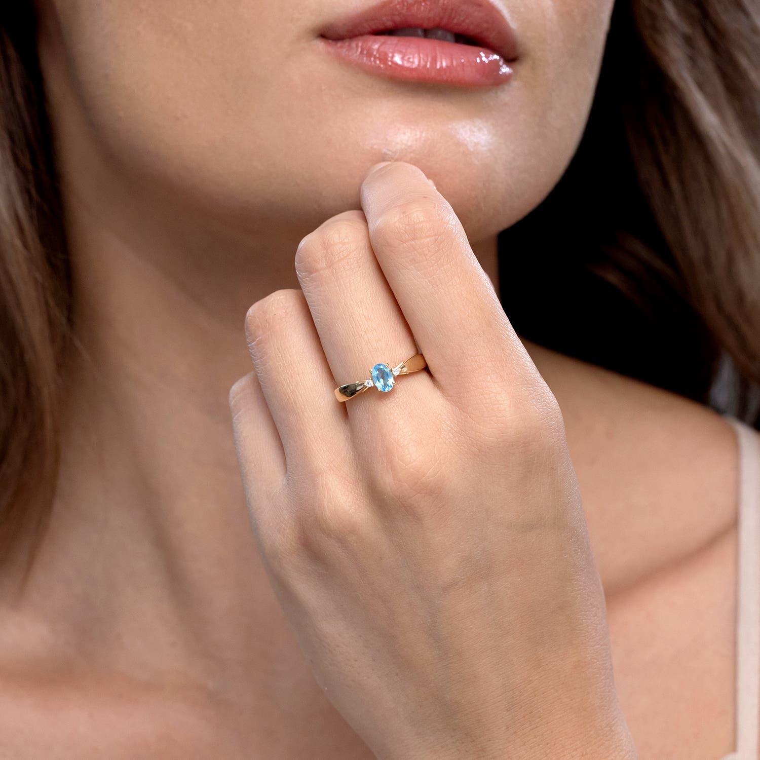 Moderno Anello Angara in Topazio Blu Svizzero Naturale con gambo affusolato e diamanti in oro 14K in vendita
