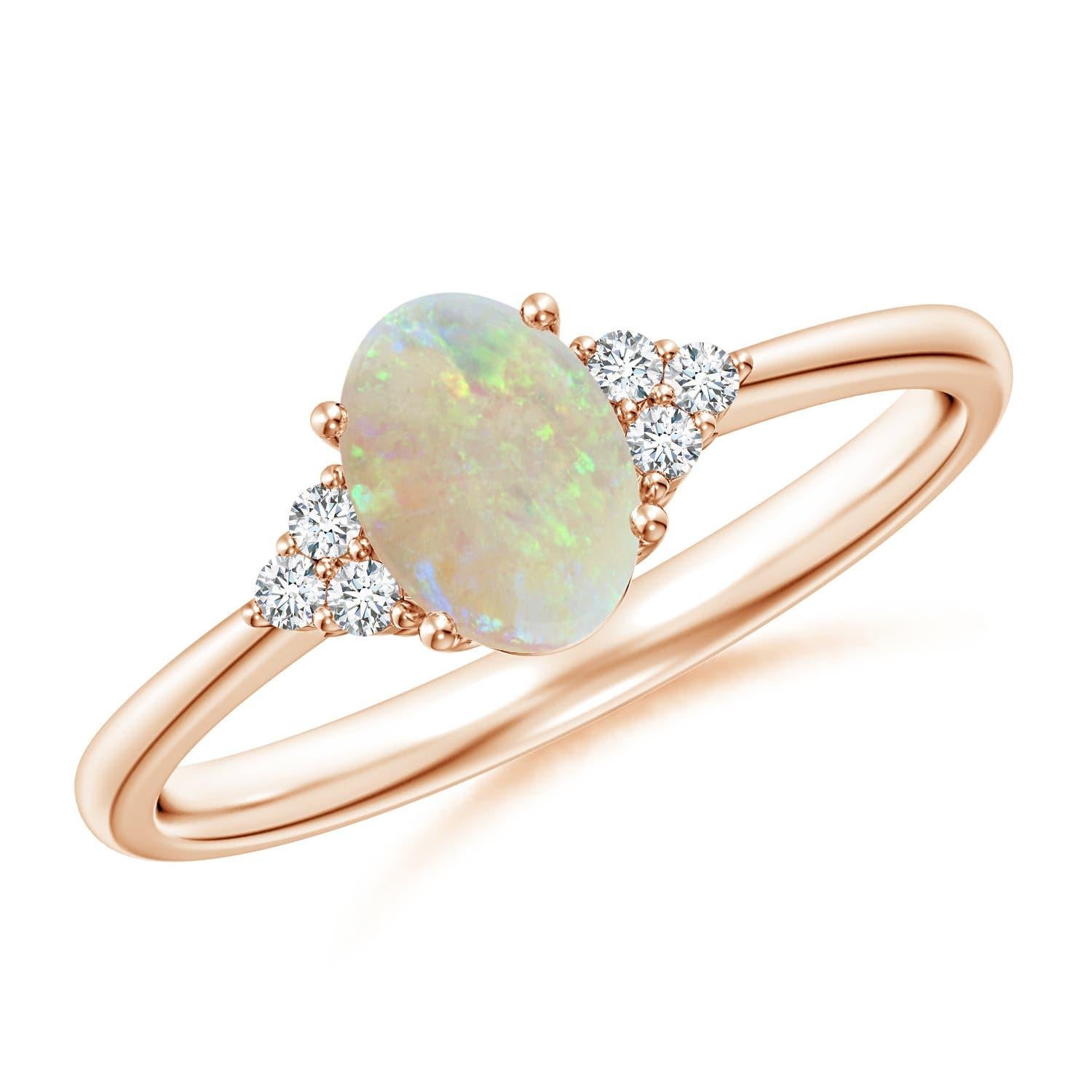 Angara Natural Tapered Shank Oval Opal Ring mit Trio Diamant in 14K Solid Gold im Angebot 2