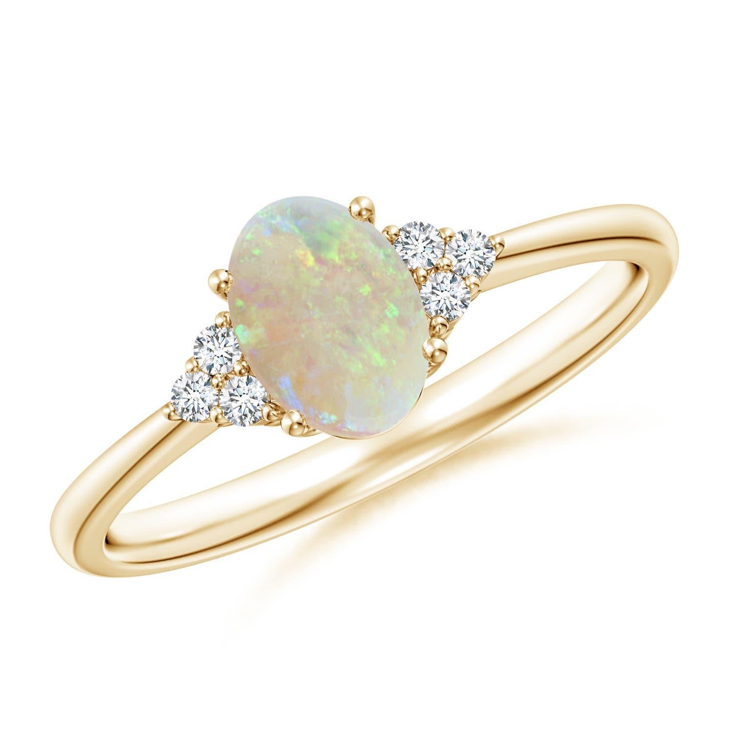 Angara Natural Tapered Shank Oval Opal Ring mit Trio Diamant in 14K Solid Gold