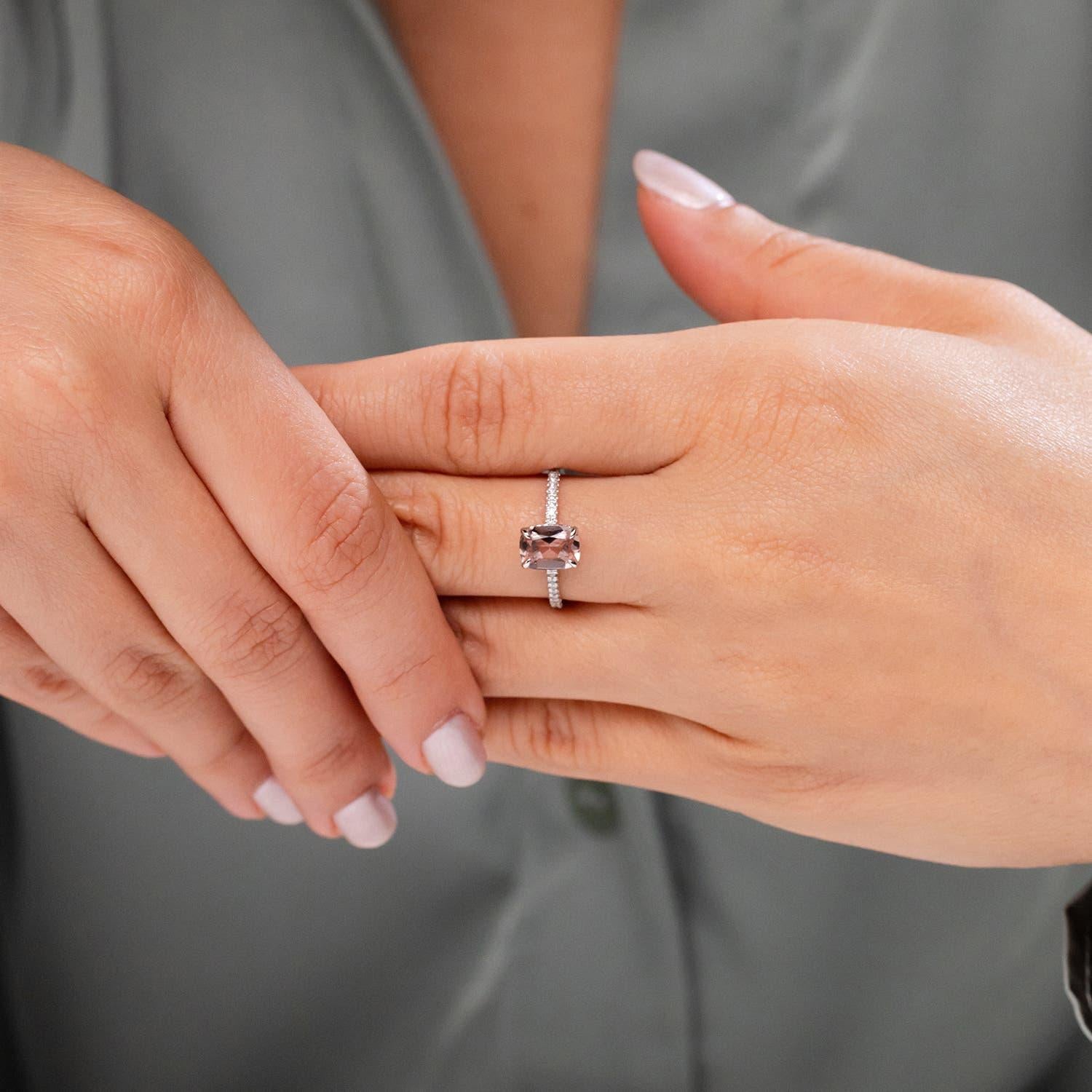 Angara natürlichen dünnen Schaft Kissen 1,8 kt Morganit Ring mit Diamant in 14K Gold (Moderne) im Angebot