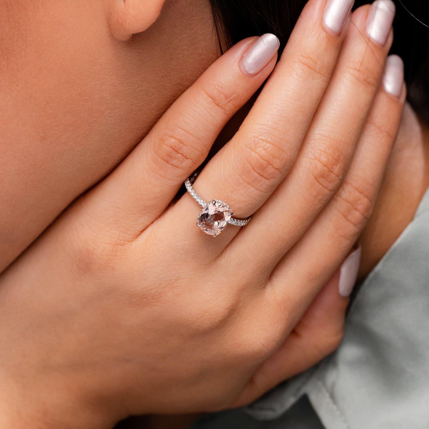 Angara natürlichen dünnen Schaft Kissen 1,8 kt Morganit Ring mit Diamant in 14K Gold (Kissenschliff) im Angebot