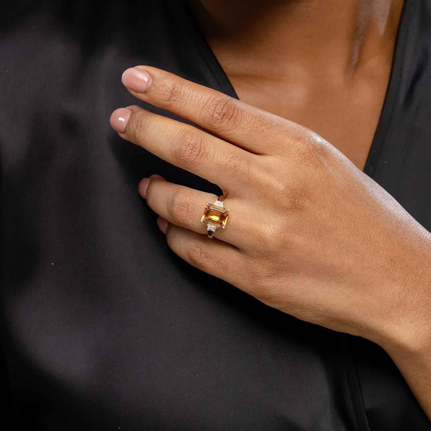 Moderno Anello Angara con tre pietre naturali, taglio smeraldo, citrino e diamante da 4,2 carati, in oro 14K in vendita
