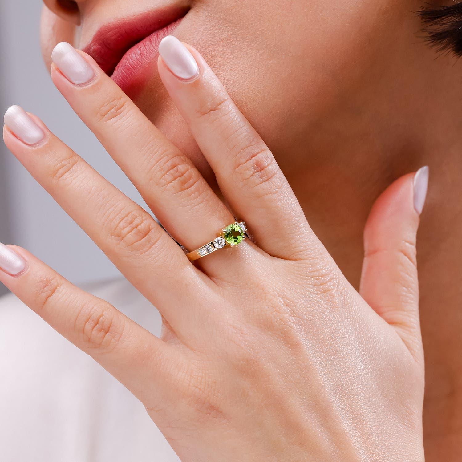 Moderno Anello Angara con tre pietre naturali, peridoto e diamanti, in oro massiccio 14K per donna in vendita