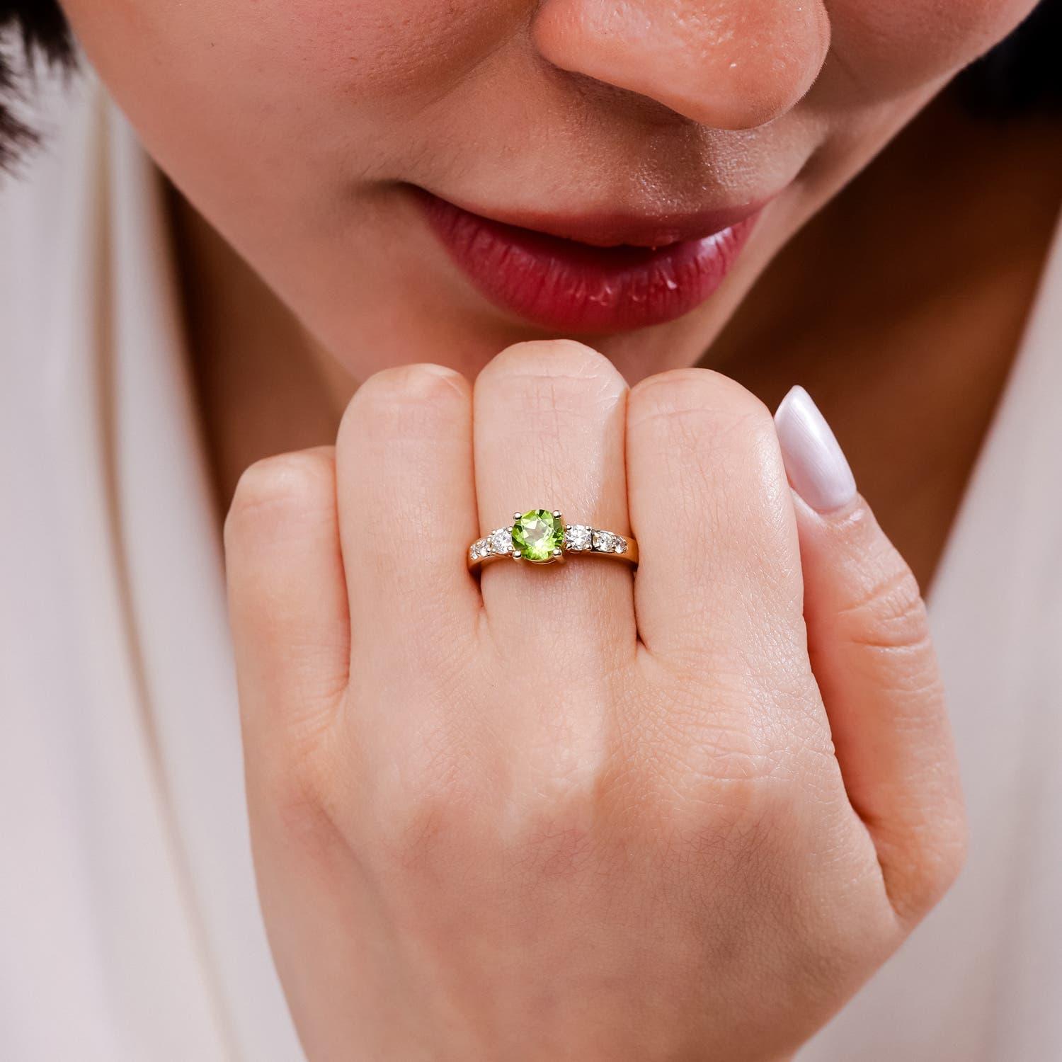 Anello Angara con tre pietre naturali, peridoto e diamanti, in oro massiccio 14K per donna In condizioni Nuovo in vendita a Los Angeles, CA