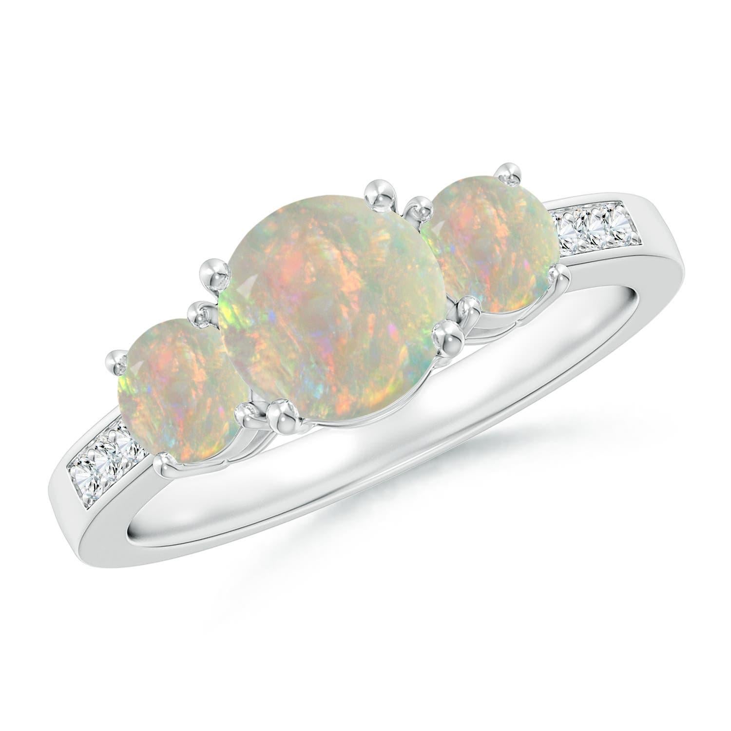 Angara natürlichen drei Stein Runde Opal Ring mit Diamant-Akzent in 14K massivem Gold im Angebot 1