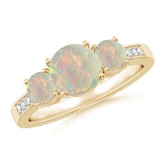 Angara natürlichen drei Stein Runde Opal Ring mit Diamant-Akzent in 14K massivem Gold