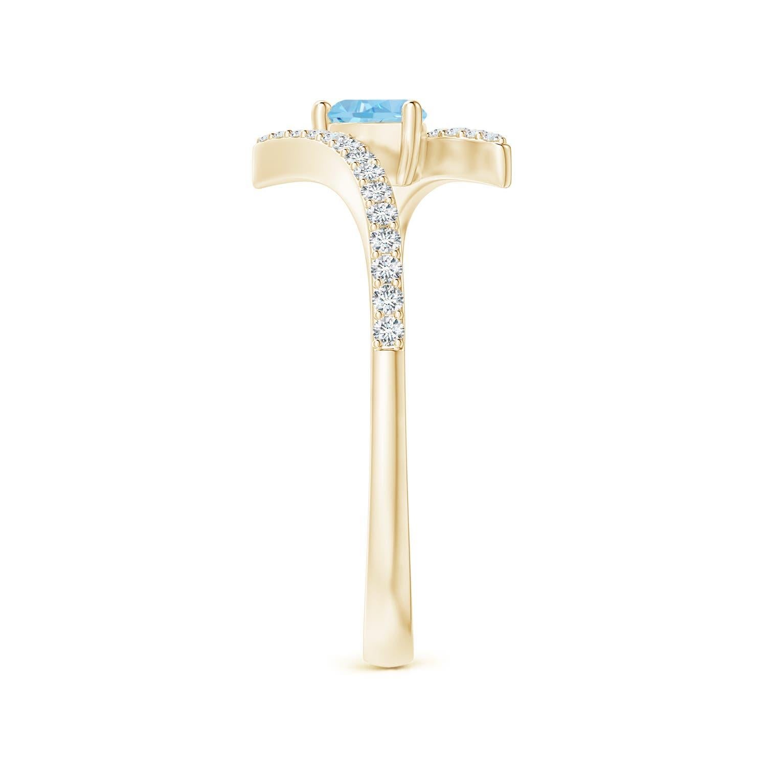 Donna Anello Angara con acquamarina naturale Trillion e diamanti in oro massiccio 14 carati in vendita