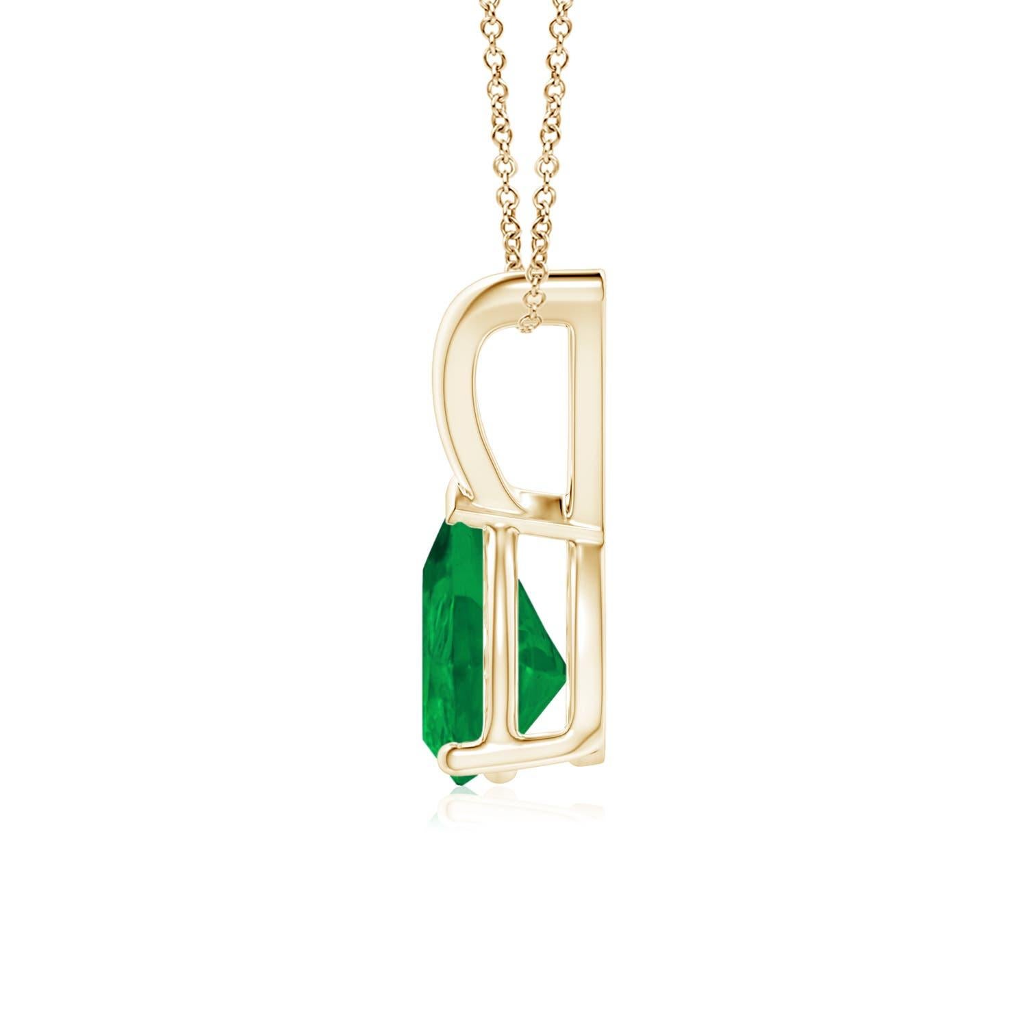 Suspendue à une balle en V, une émeraude scintillante en forme de poire. Il est maintenu dans une monture à griffes avec une griffe en V sécurisant l'extrémité pointue. Fabriqué en or jaune 14k, ce pendentif en forme de goutte d'émeraude séduit par