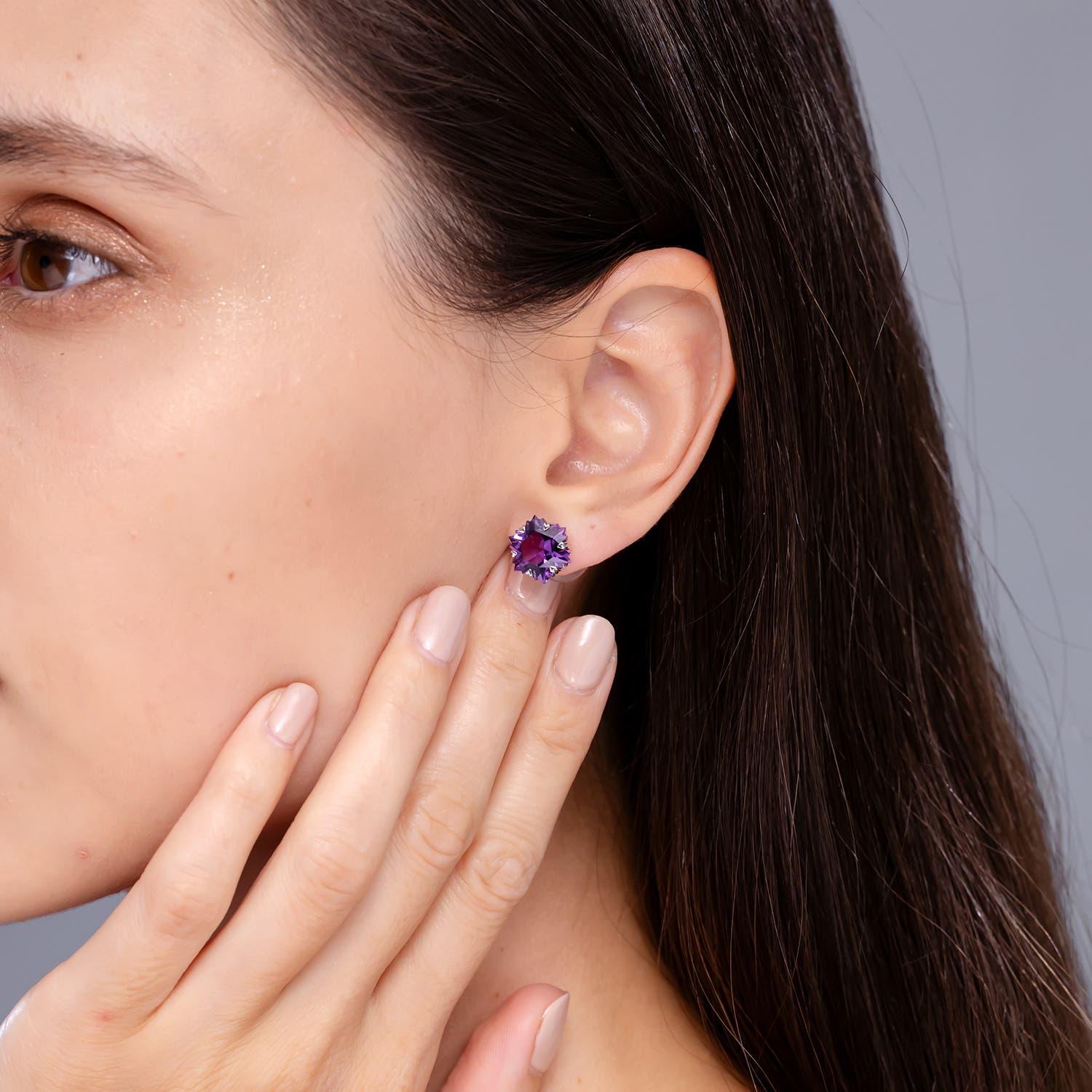 Pendientes de amatista natural de 9 ct en oro de 14 quilates, engastados en V y con talla copo de nieve Moderno en venta