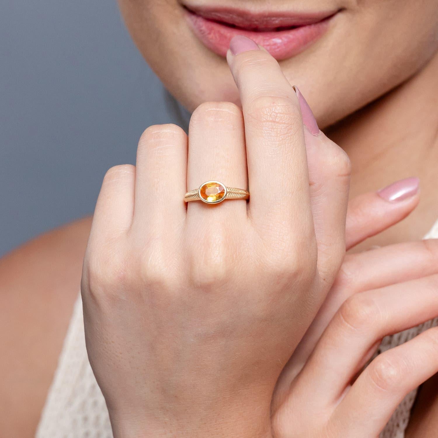 Angara Anillo Natural de Zafiro Amarillo de 1,5 ct en Oro Macizo de 14K de Inspiración Vintage Moderno en venta