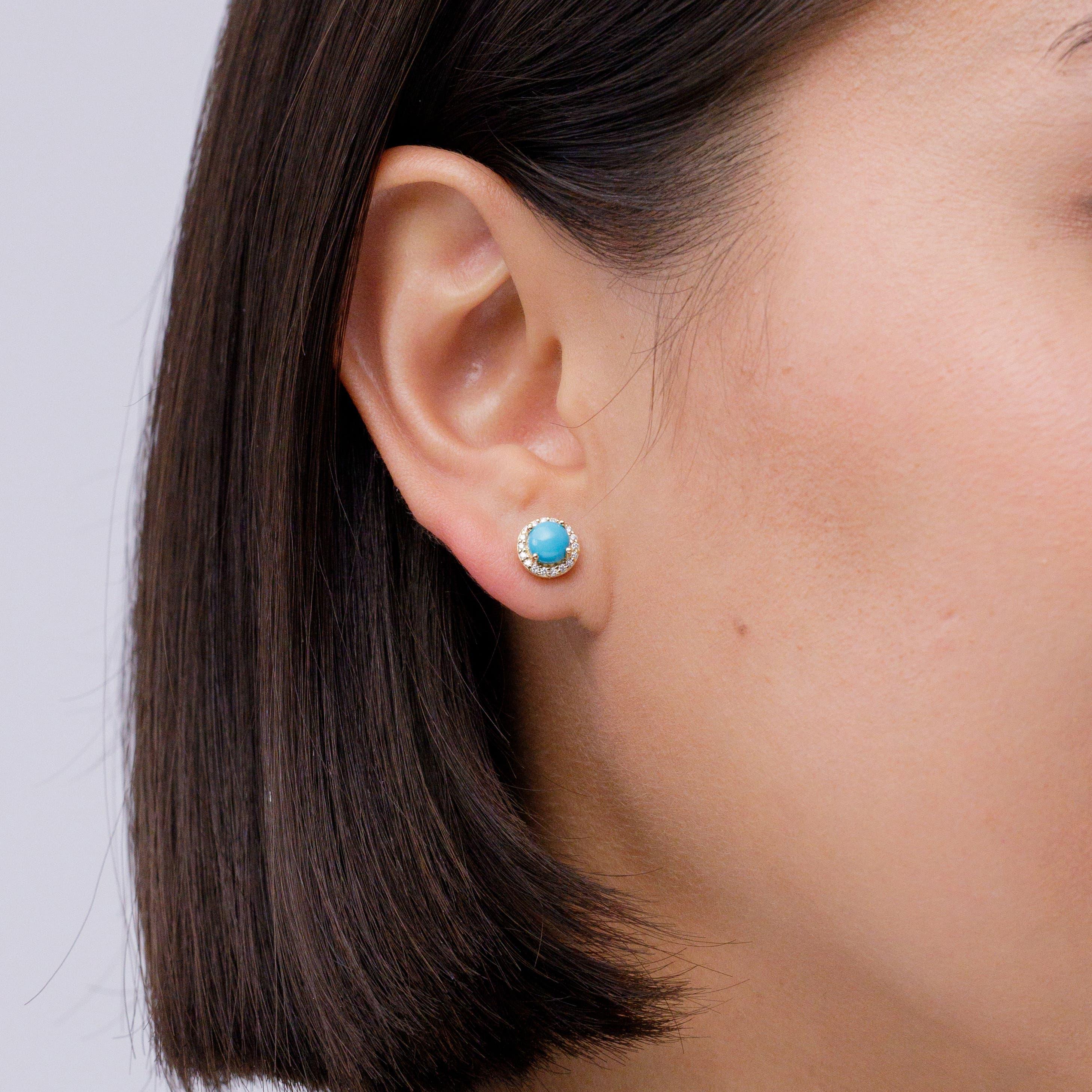 Pendientes de oro de 14 quilates con aureola de turquesa redonda inspirada en la época natural de Angara Moderno en venta