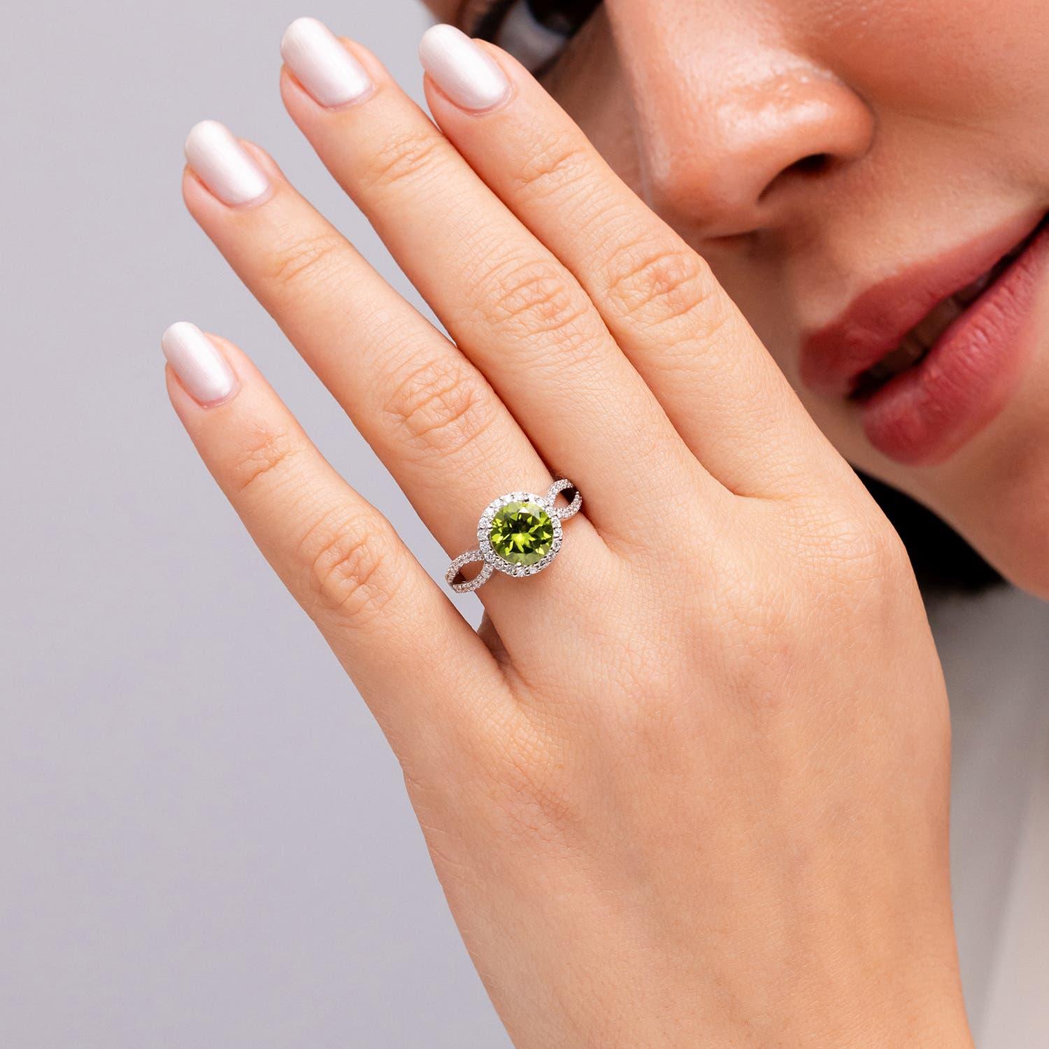 Moderno Anello Angara con peridoto naturale da 2 carati in stile vintage e diamante a raggiera in oro 14 carati in vendita