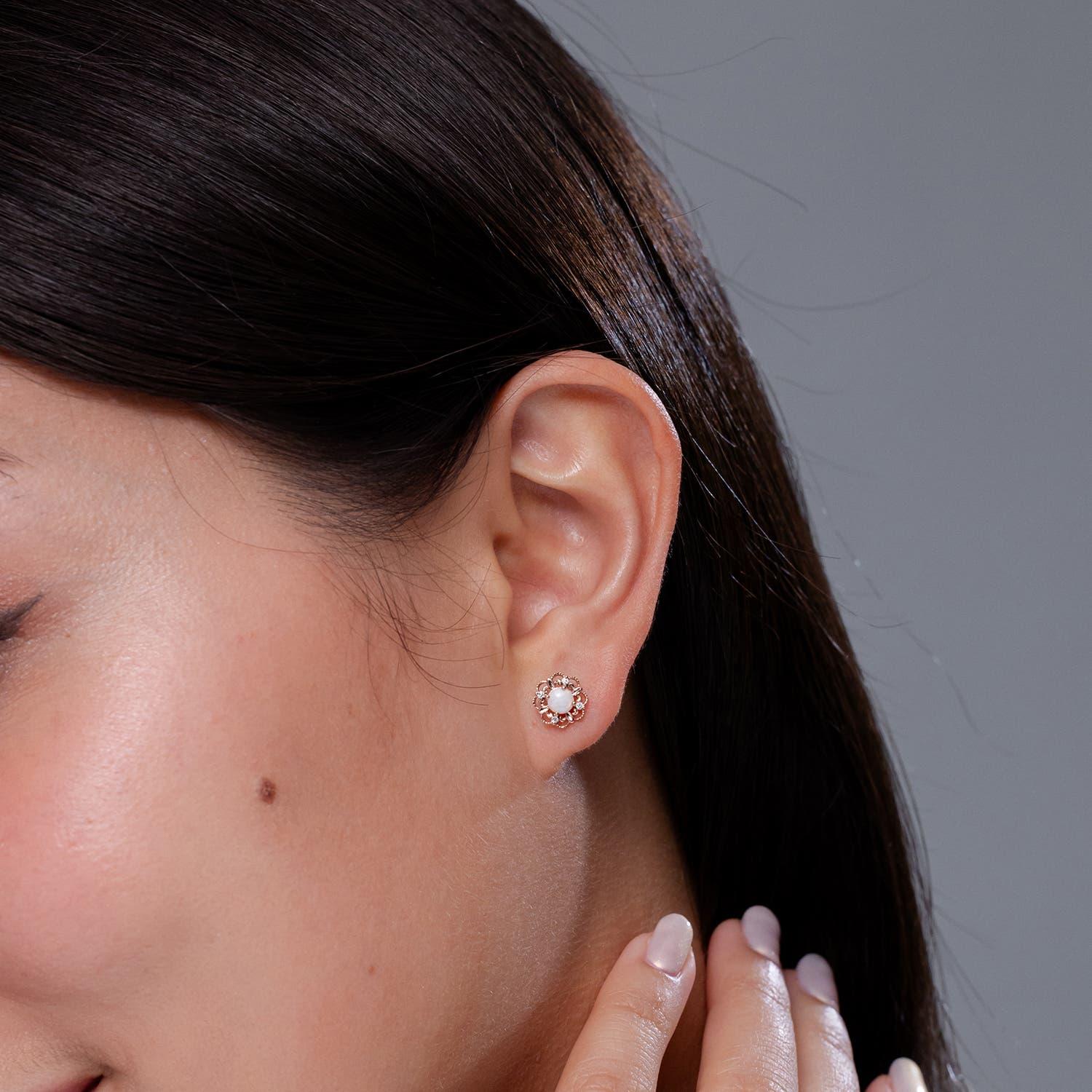 Angara Natural Vintage Style Opal und Diamant-Ohrringe in 14K massivem Gold (Moderne) im Angebot