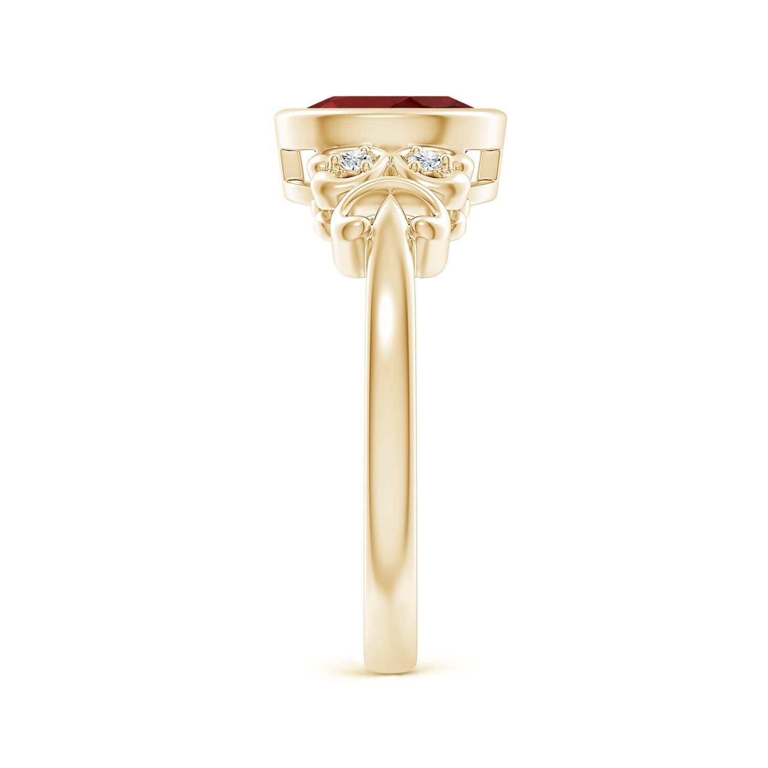 Taille ovale Angara Natural Vintage Style Oval 1.45 ct Garnet Ring with Diamonds in 14K Gold (bague en grenat ovale de 1.45 ct avec diamants en or 14K) en vente