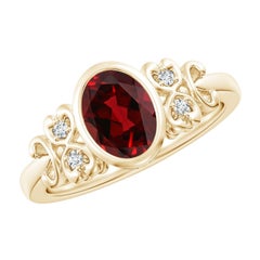 Angara Natural Vintage Style Oval 1.45 ct Garnet Ring with Diamonds in 14K Gold (bague en grenat ovale de 1.45 ct avec diamants en or 14K)