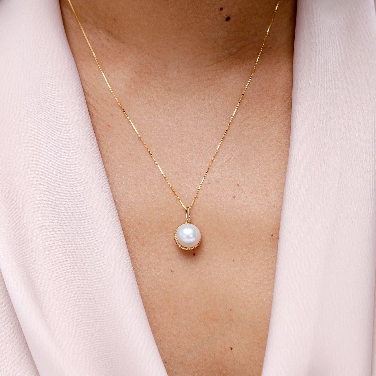 Modern Angara Solitaire Freshwater Cultured Pearl Pendant in 14K Solid Gold for Women For Sale