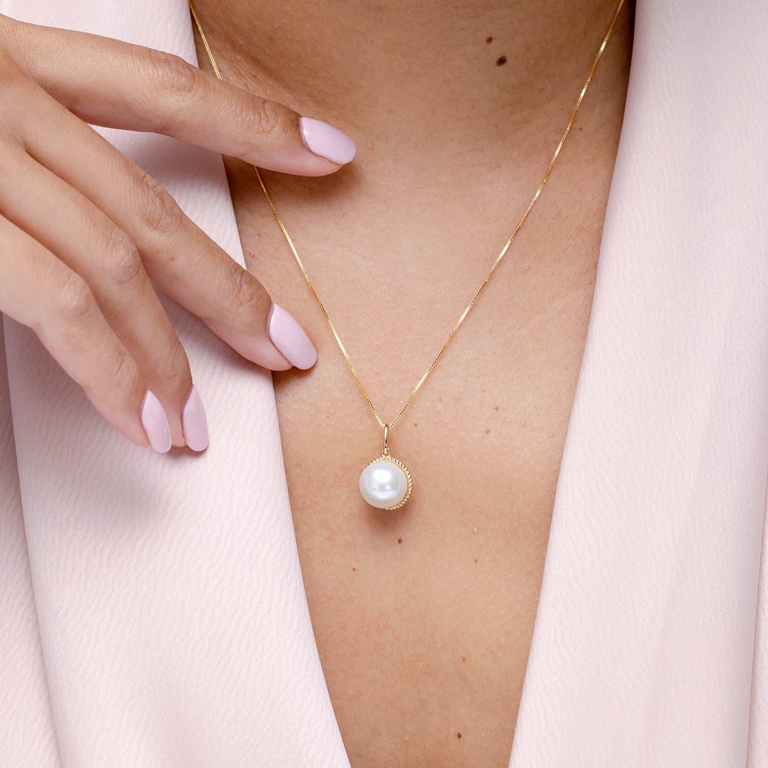 Round Cut Angara Solitaire Freshwater Cultured Pearl Pendant in 14K Solid Gold for Women For Sale